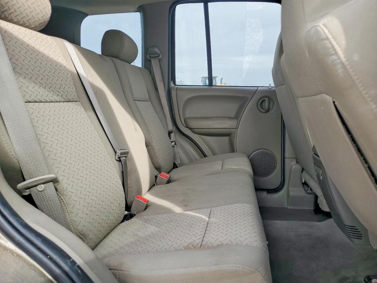2005 Jeep Liberty Renegade Tan vin: 1J4GK38K65W718554