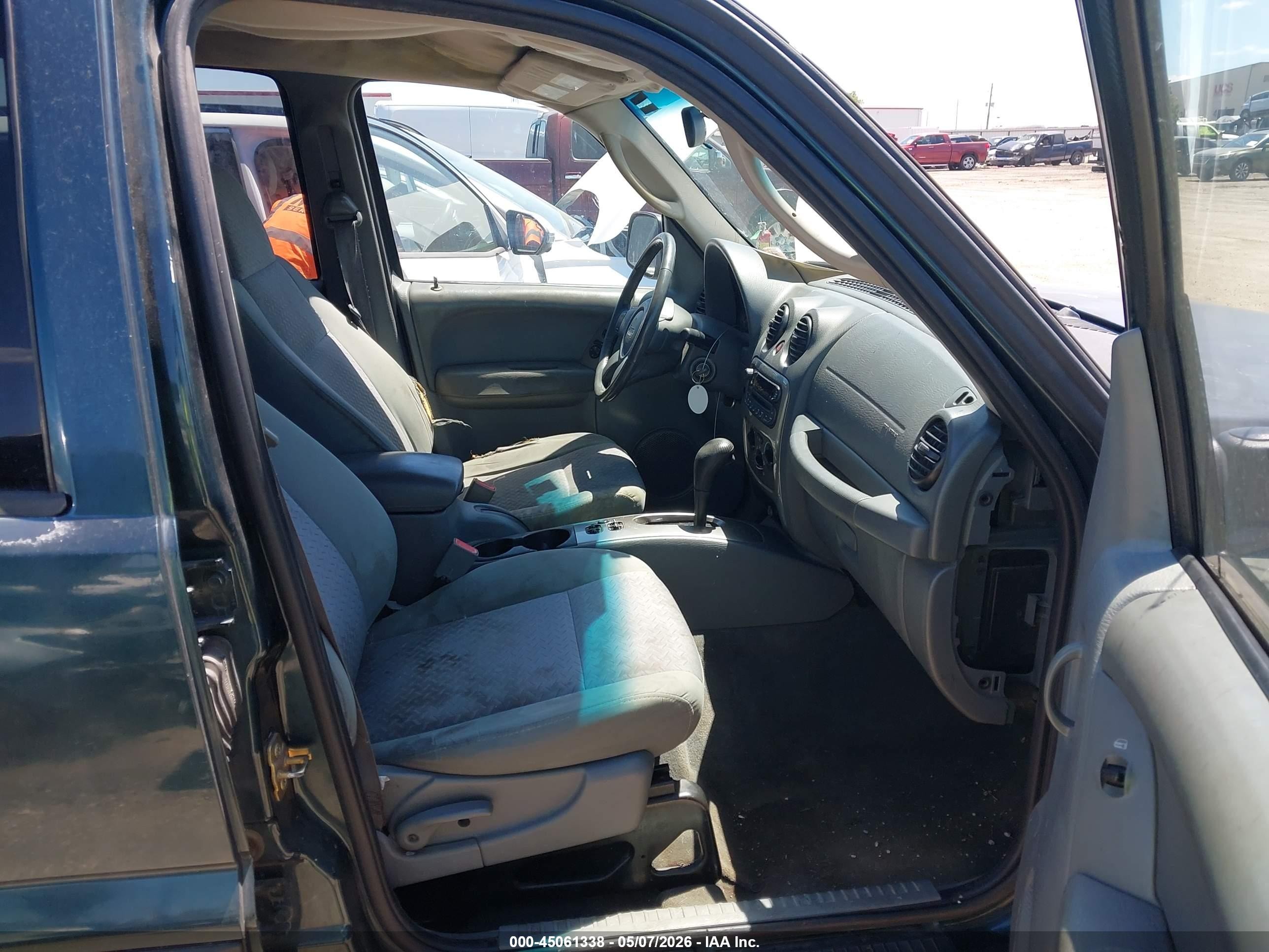 2005 Jeep Liberty Renegade Blue vin: 1J4GK38K85W600036