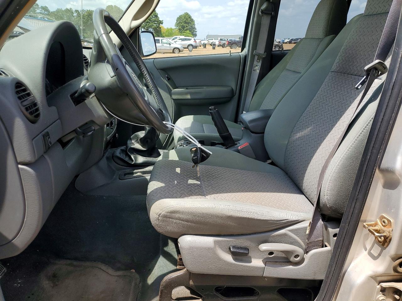 2005 Jeep Liberty Renegade Silver vin: 1J4GK38K95W654123