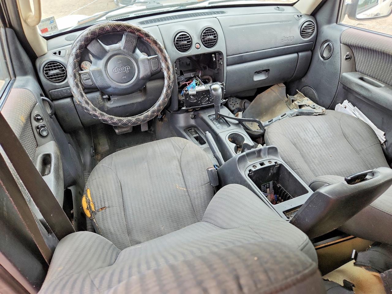 2002 Jeep Liberty Sport White vin: 1J4GK48K02W124656