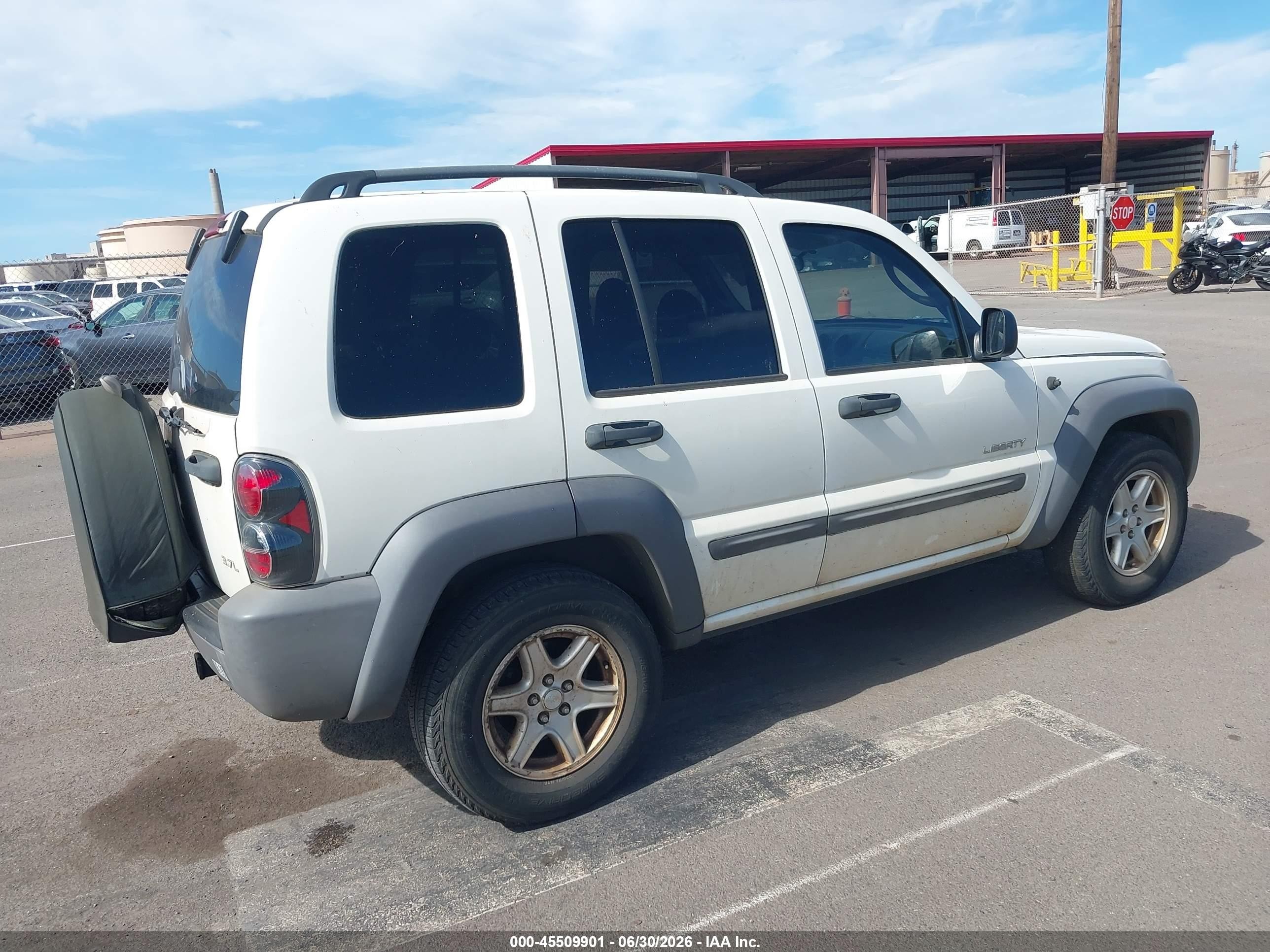 2004 Jeep Liberty Sport White vin: 1J4GK48K04W236571
