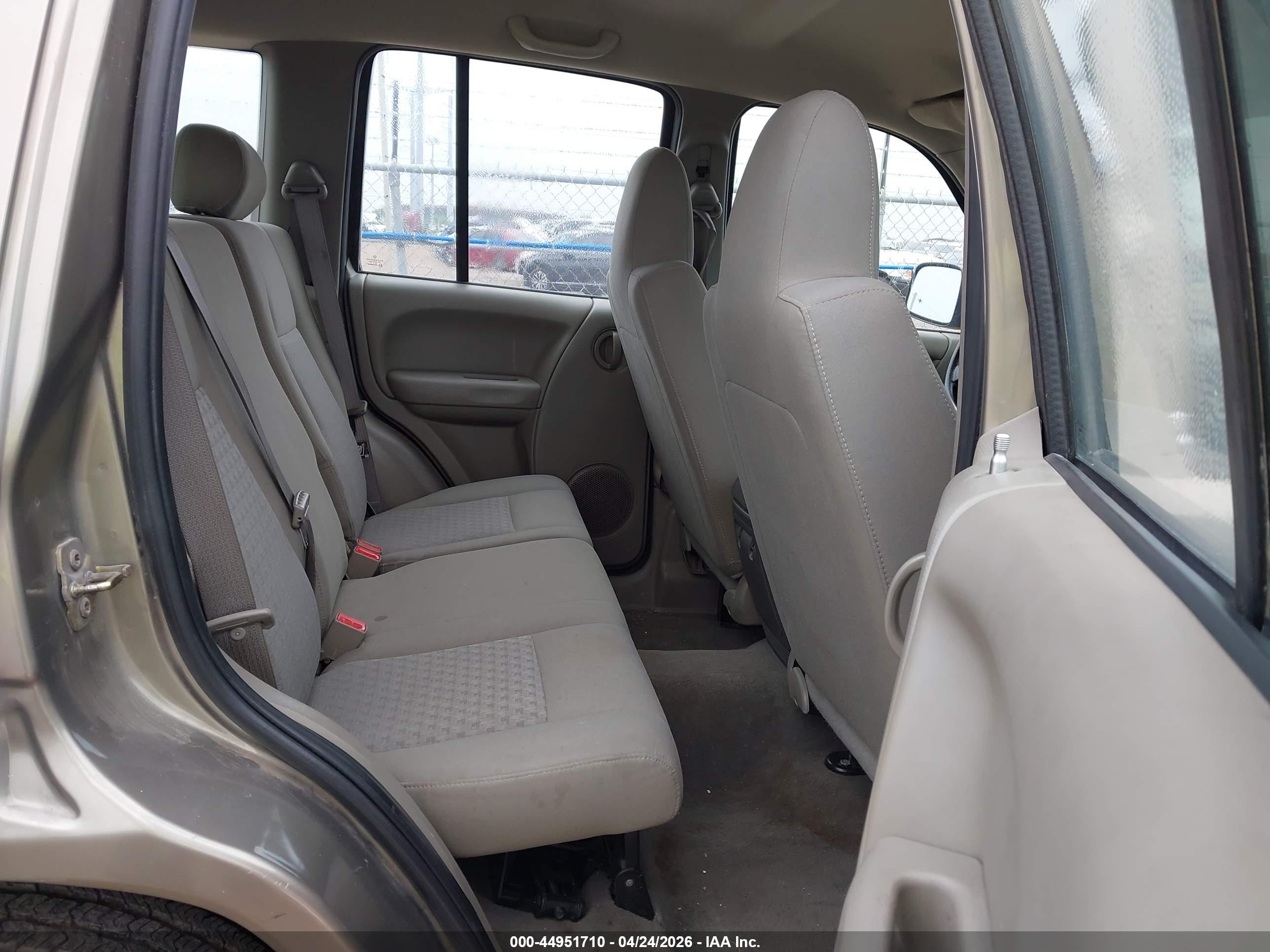 2005 Jeep Liberty Sport Коричневый vin: 1J4GK48K05W671480