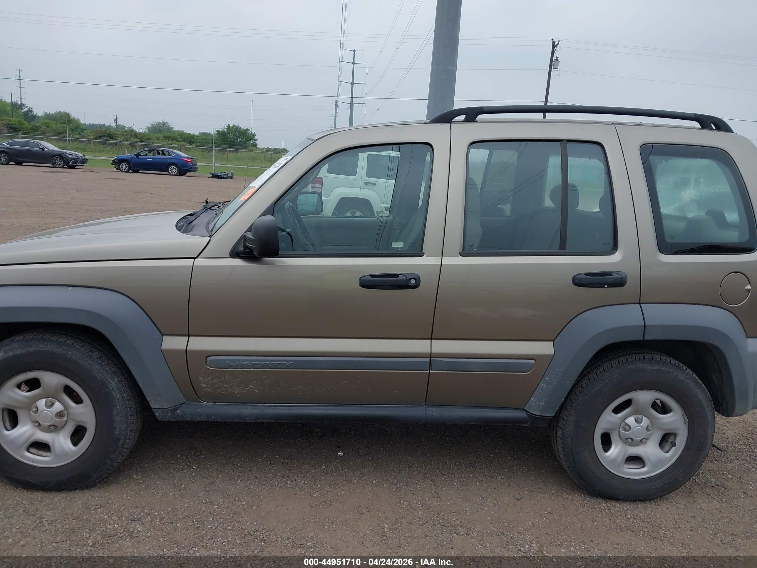 2005 Jeep Liberty Sport Коричневый vin: 1J4GK48K05W671480