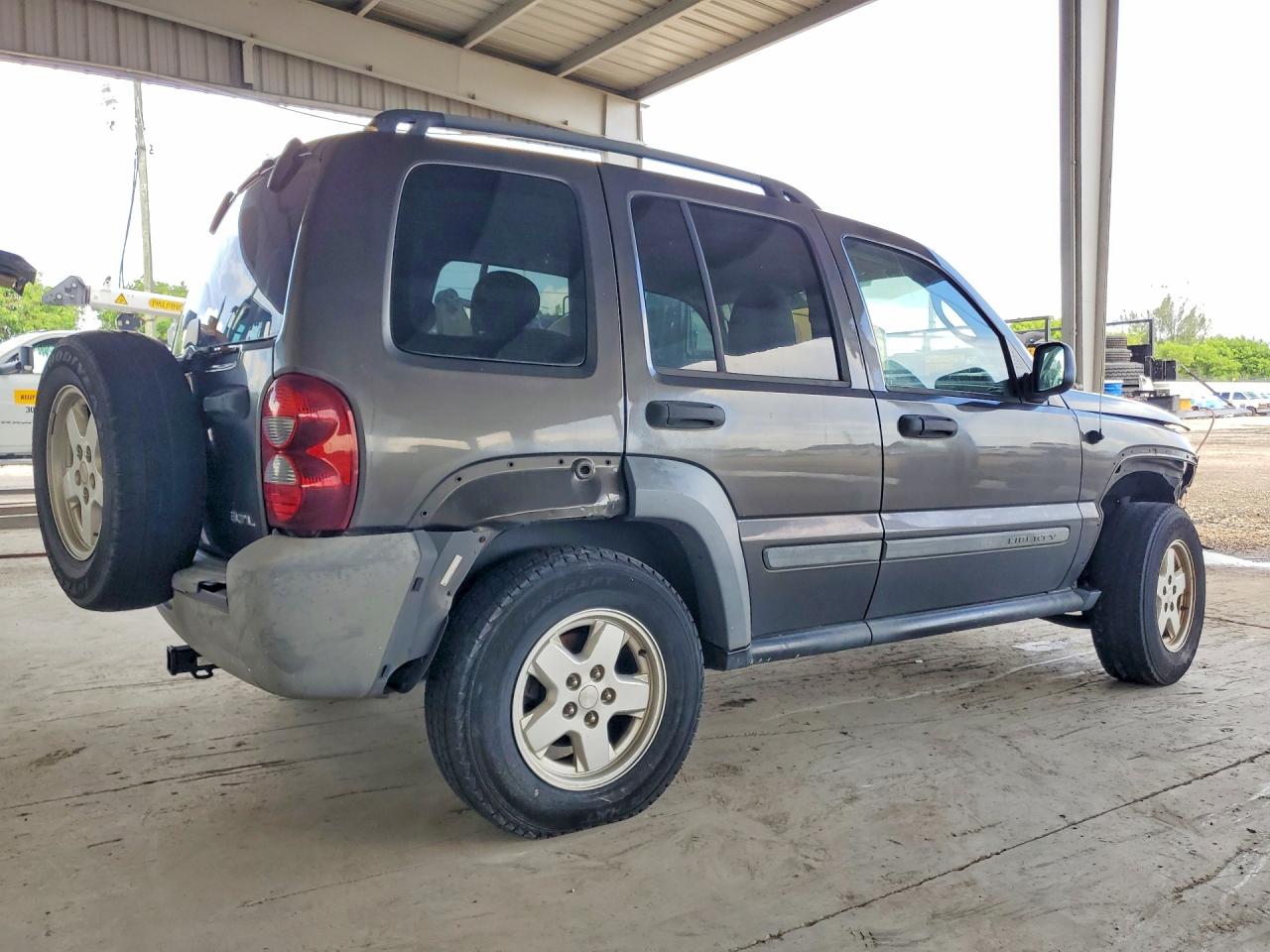 2005 Jeep Liberty Sport Gray vin: 1J4GK48K35W710790