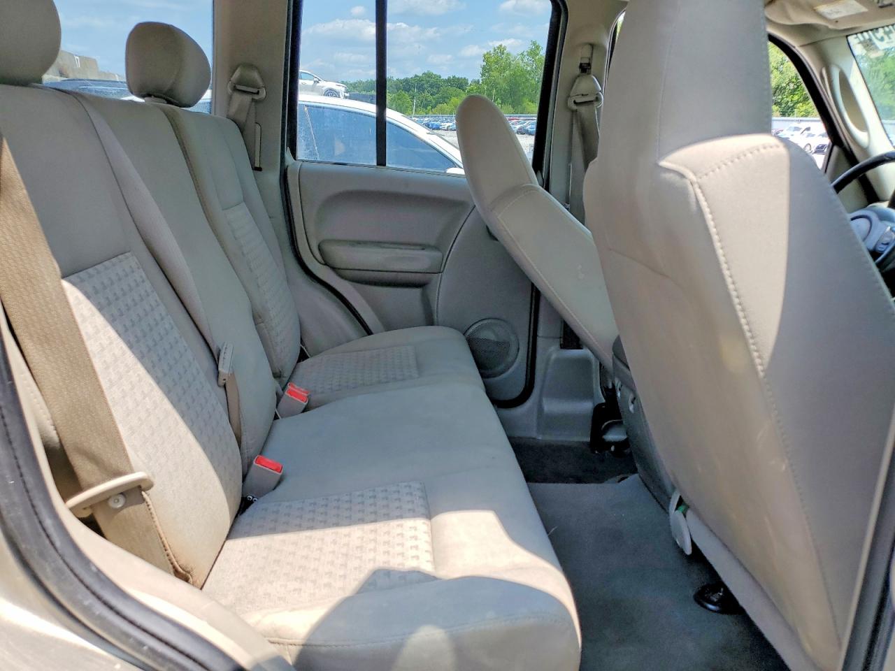 2007 Jeep Liberty Sport Tan vin: 1J4GK48K37W711666