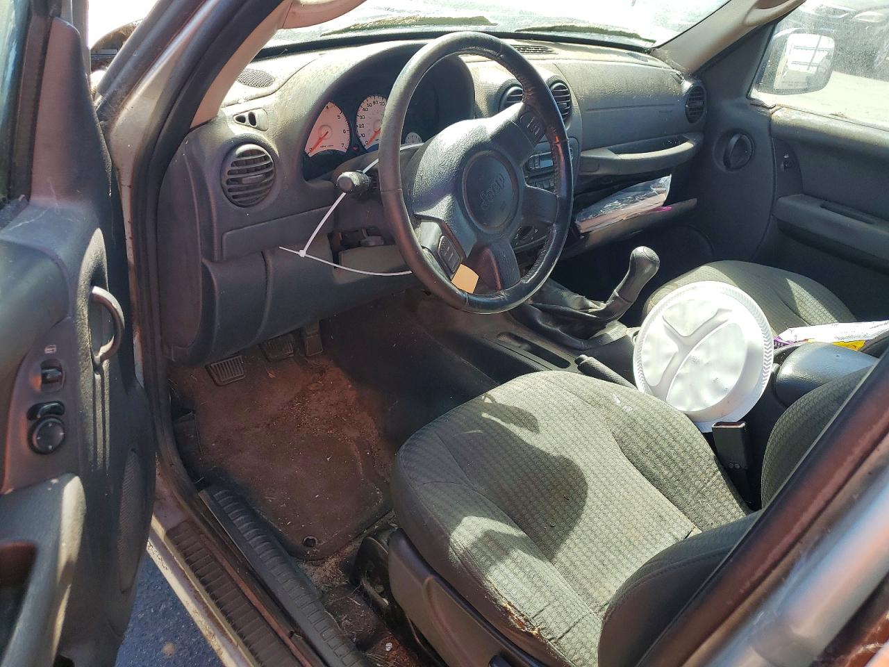 2004 Jeep Liberty Sport Silver vin: 1J4GK48K44W264518