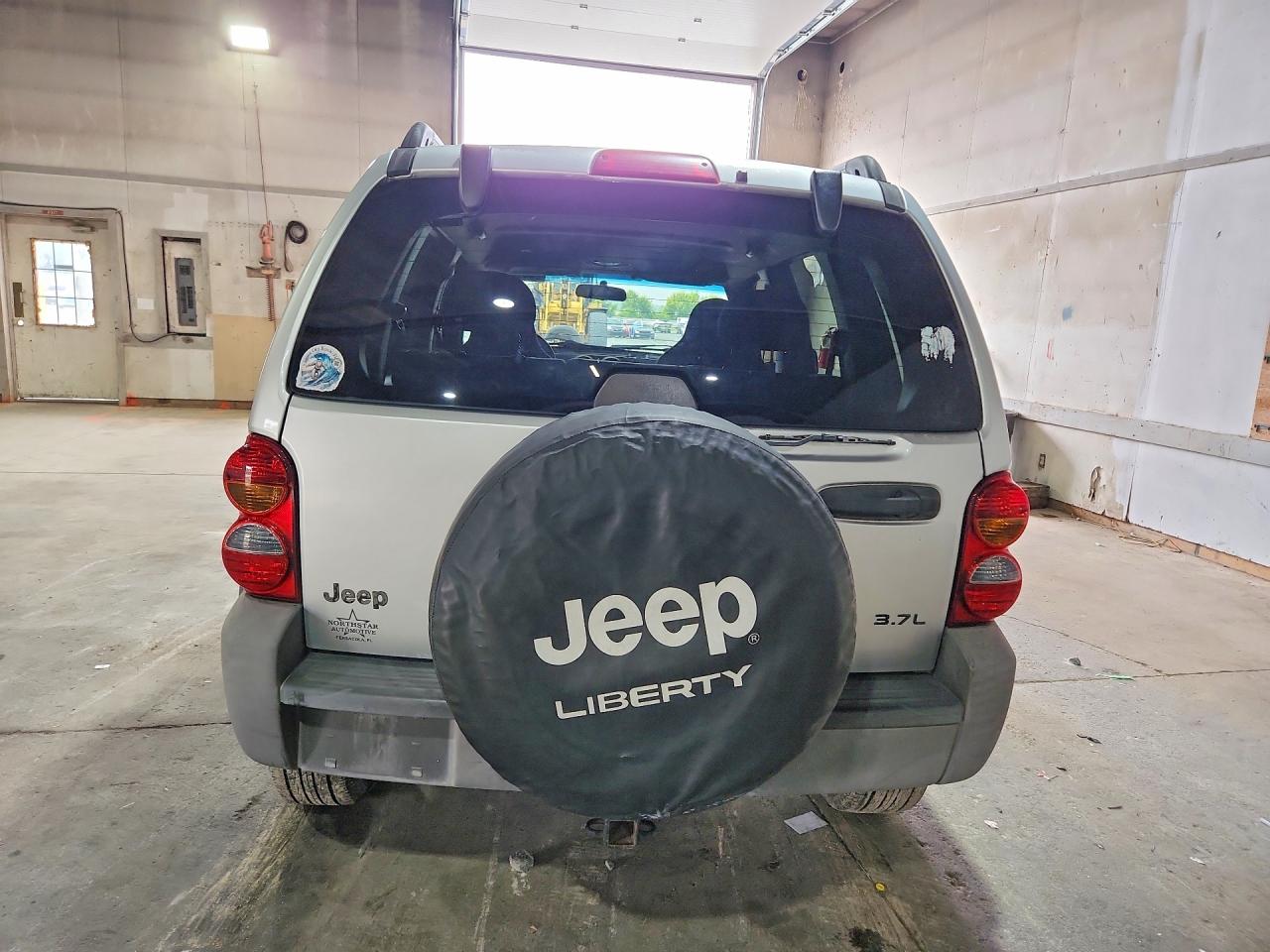 2004 Jeep Liberty Sport Silver vin: 1J4GK48K44W282730