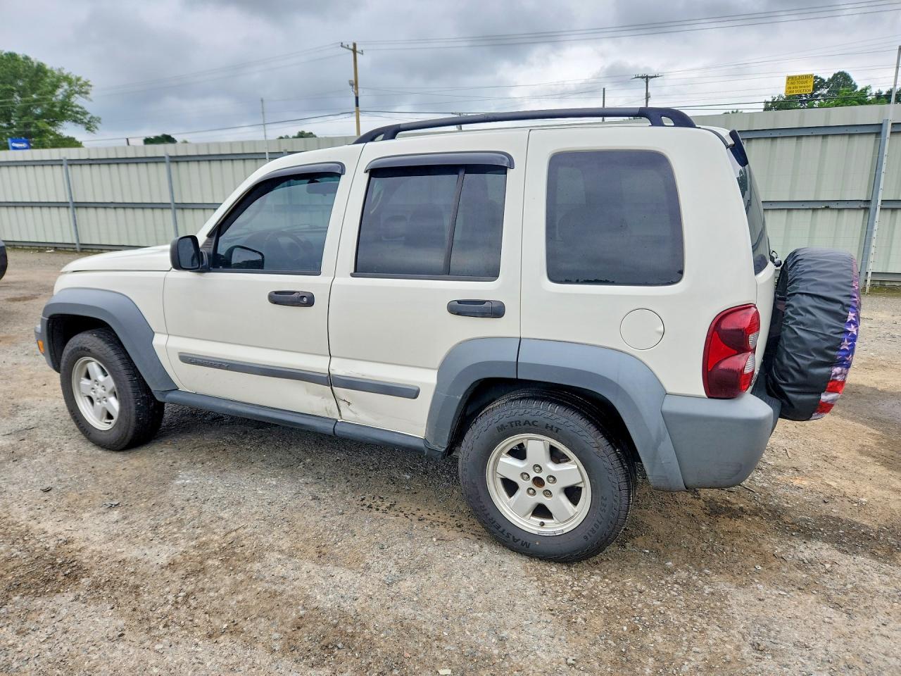 2005 Jeep Liberty Sport White vin: 1J4GK48K45W699055