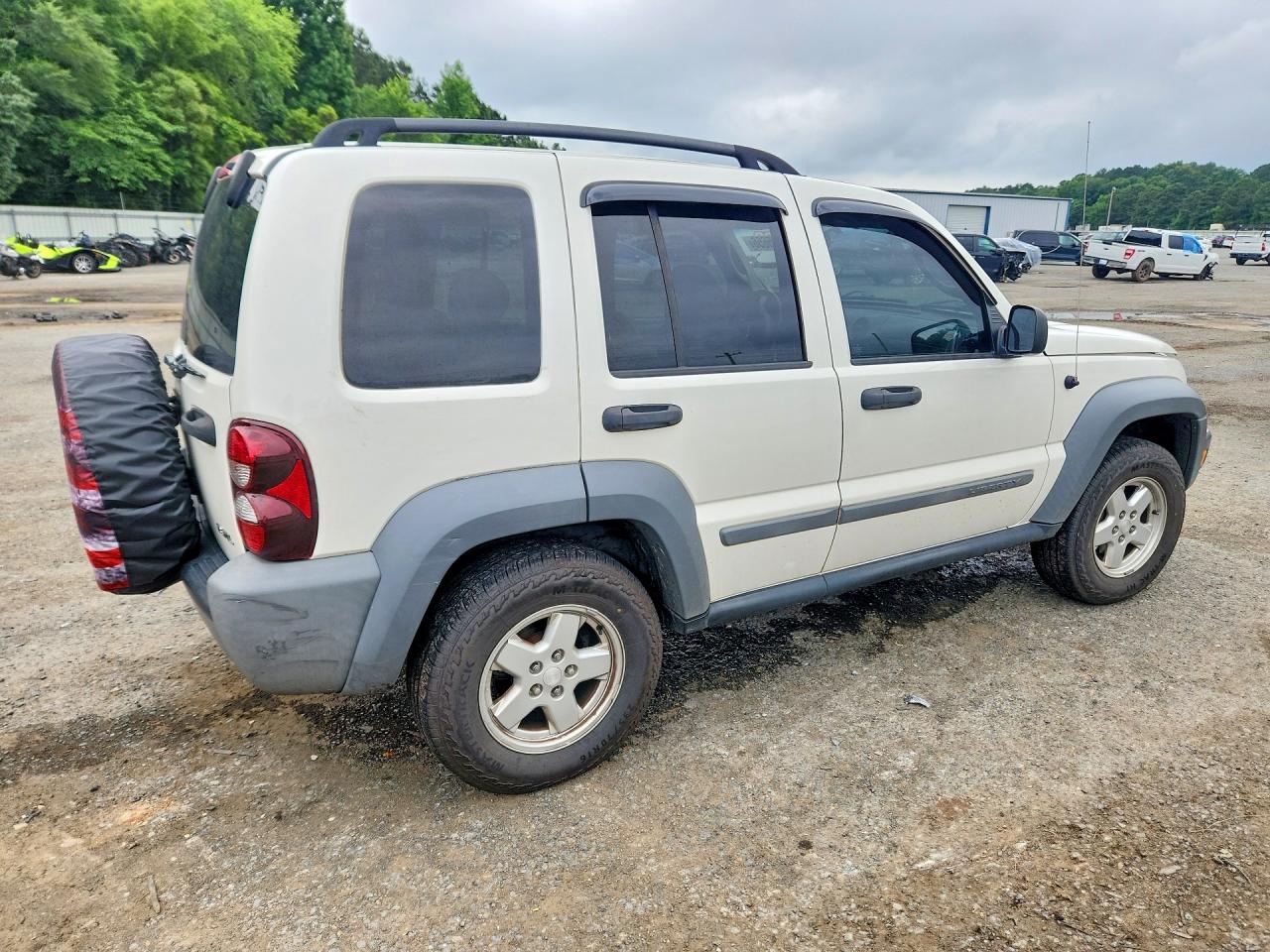 2005 Jeep Liberty Sport White vin: 1J4GK48K45W699055