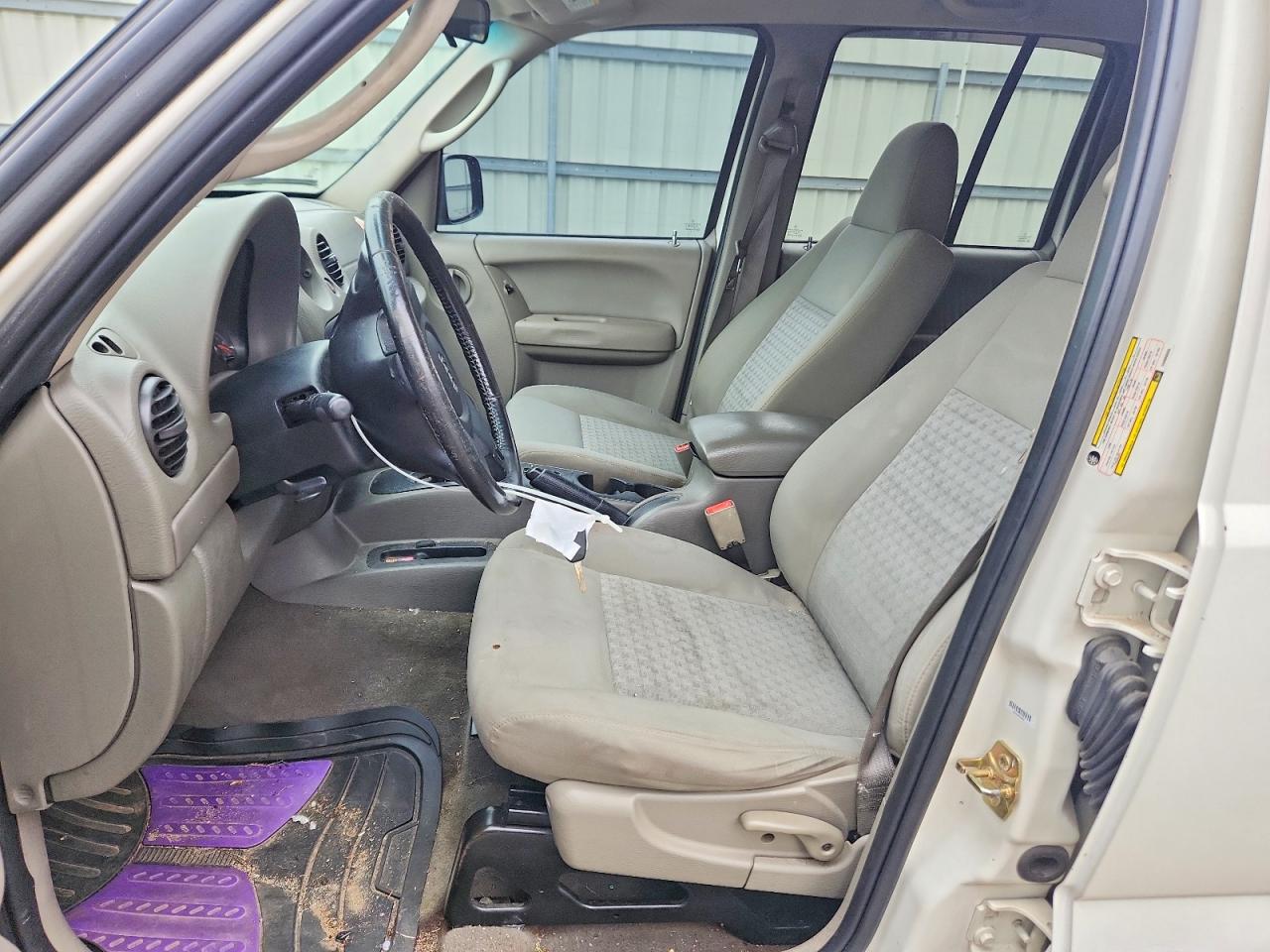 2005 Jeep Liberty Sport White vin: 1J4GK48K45W699055