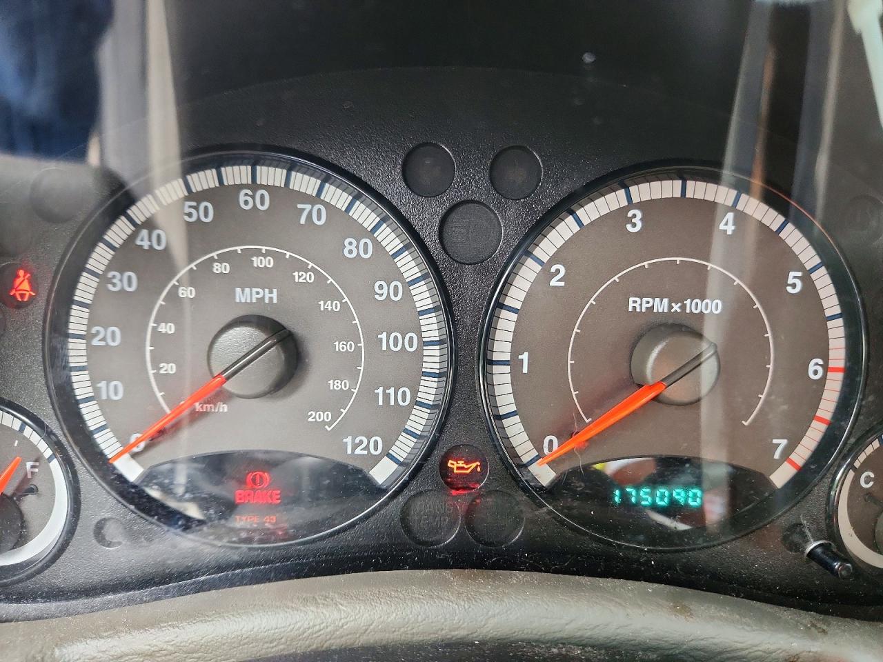 2005 Jeep Liberty Sport White vin: 1J4GK48K45W699055