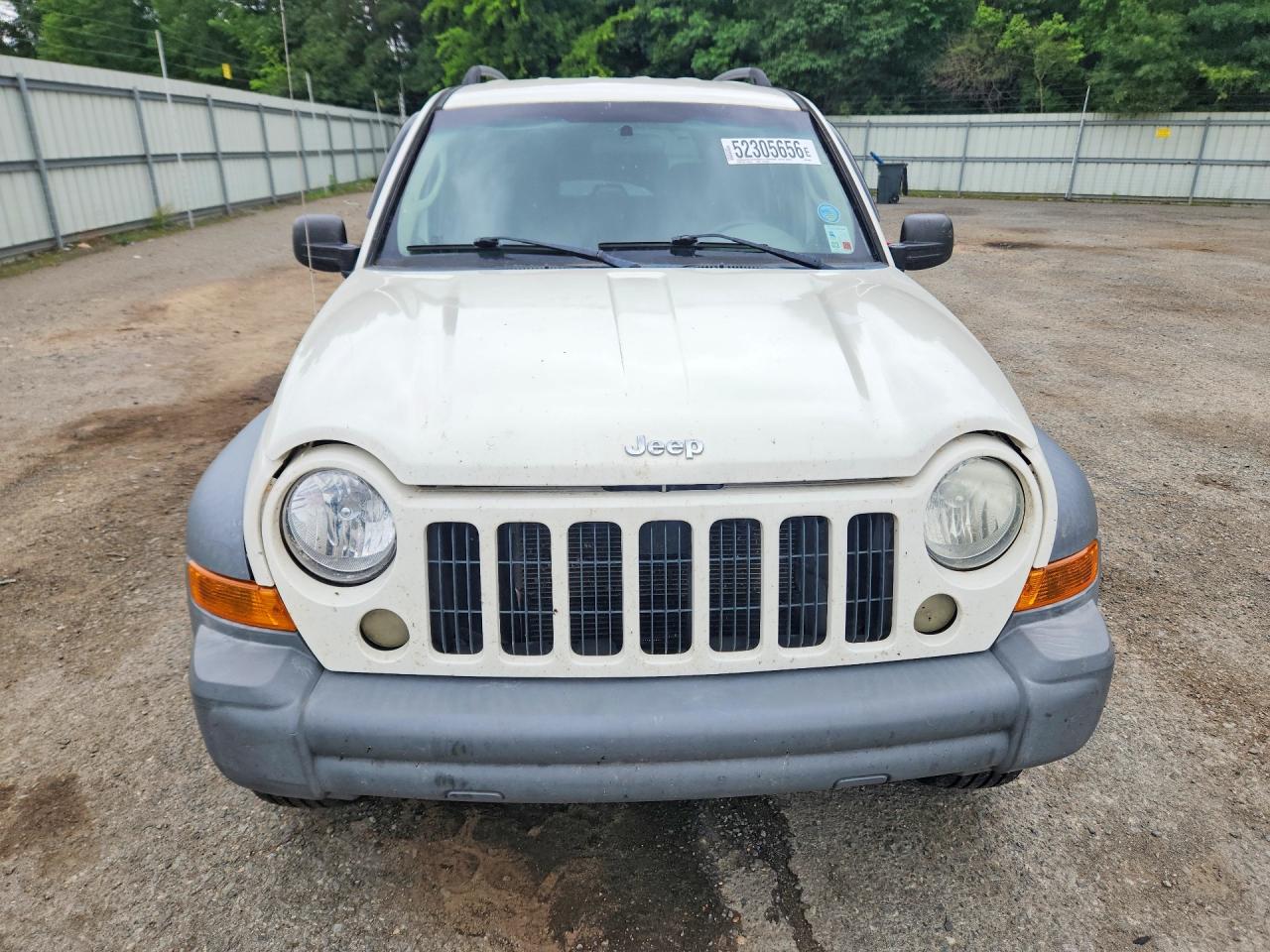 2005 Jeep Liberty Sport White vin: 1J4GK48K45W699055