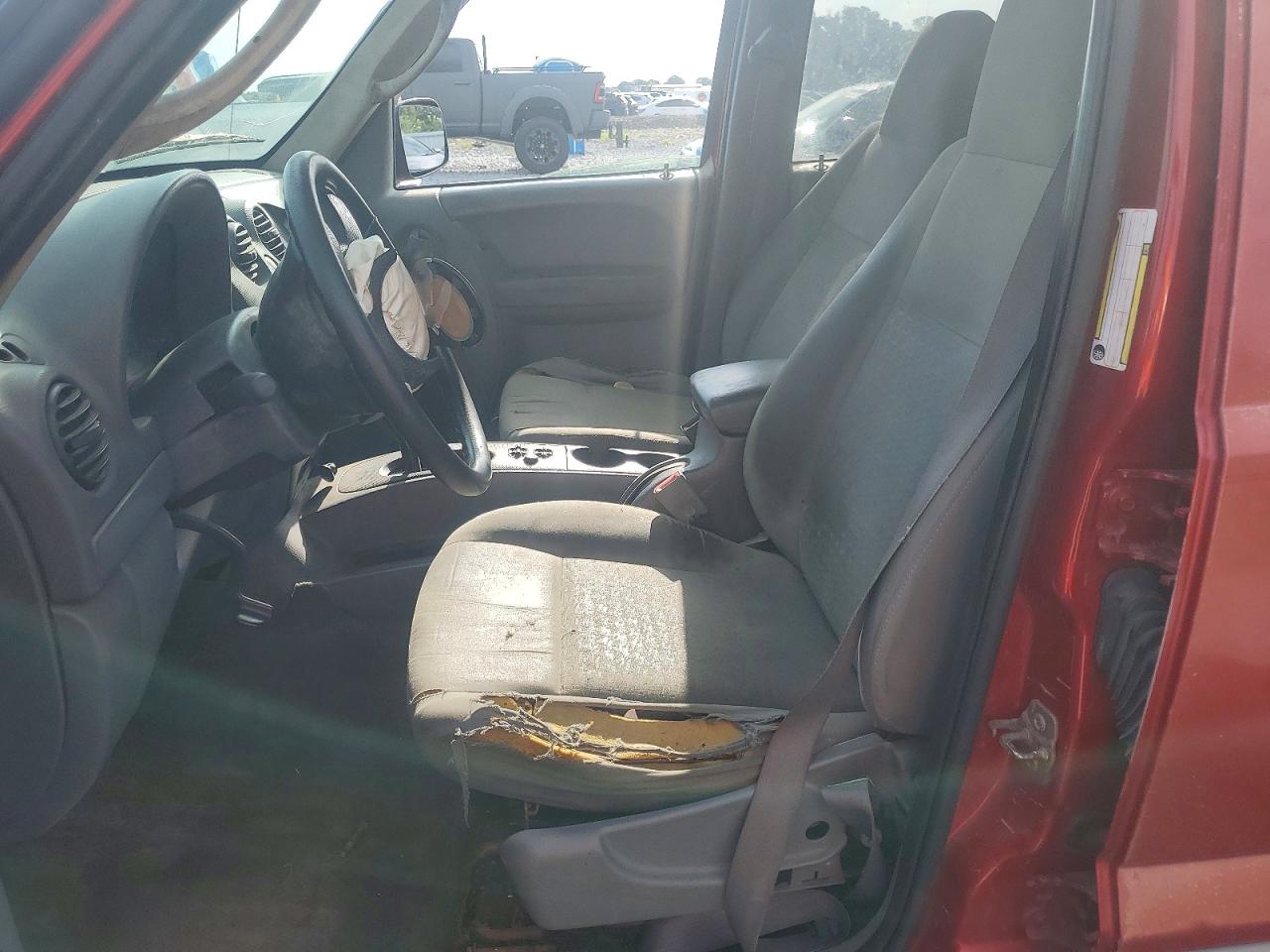 2005 Jeep Liberty Sport Burgundy vin: 1J4GK48K45W710751