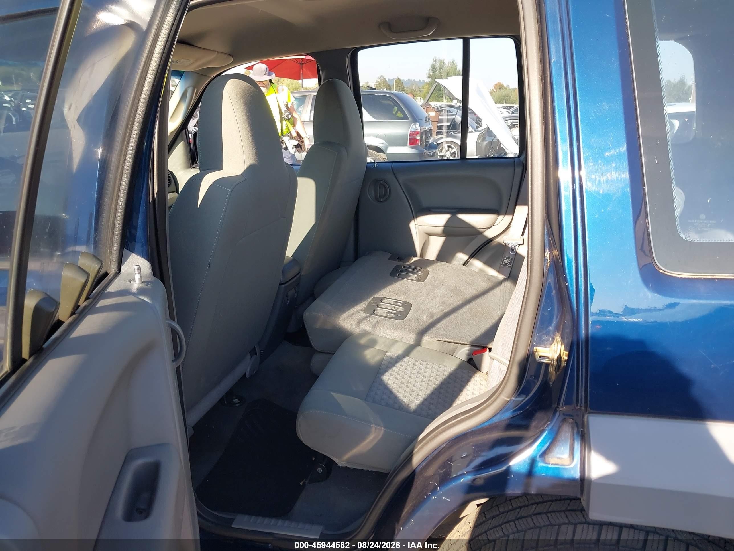 2005 Jeep Liberty Sport Синий vin: 1J4GK48K55W539945