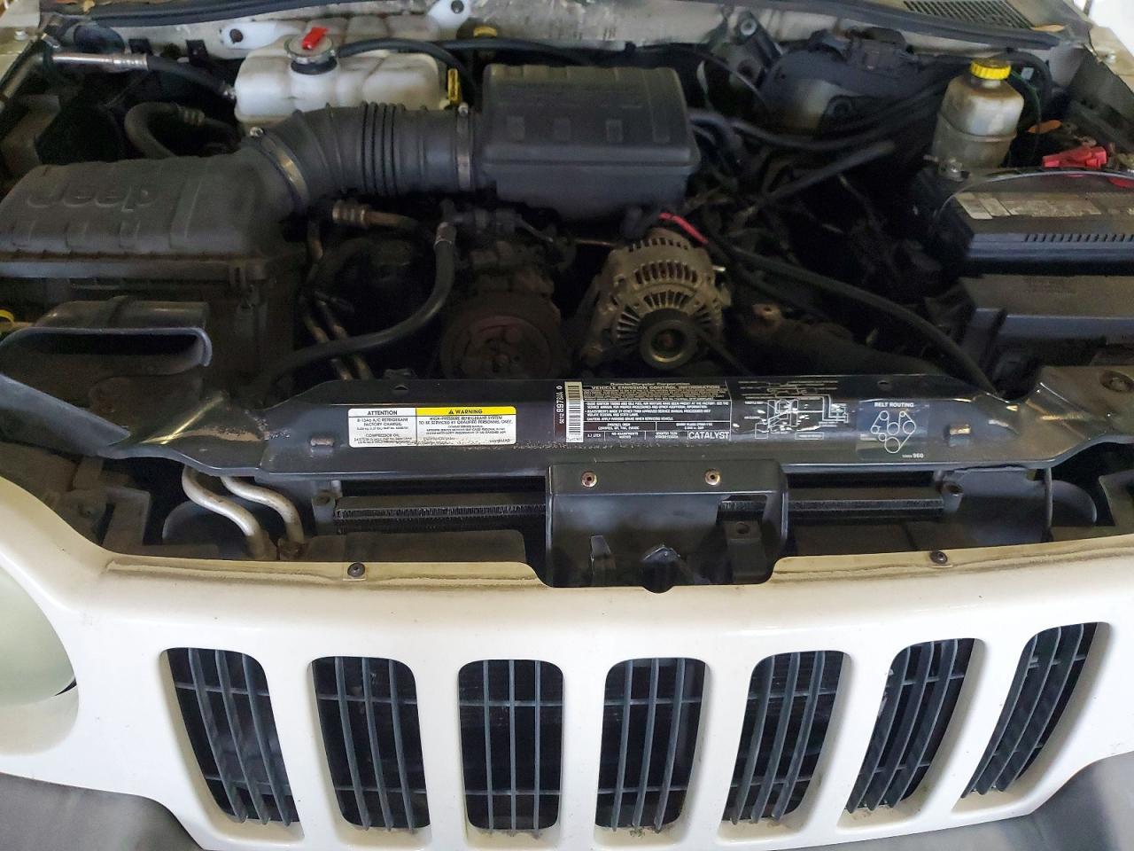 2003 Jeep Liberty Sport Белый vin: 1J4GK48K63W704351