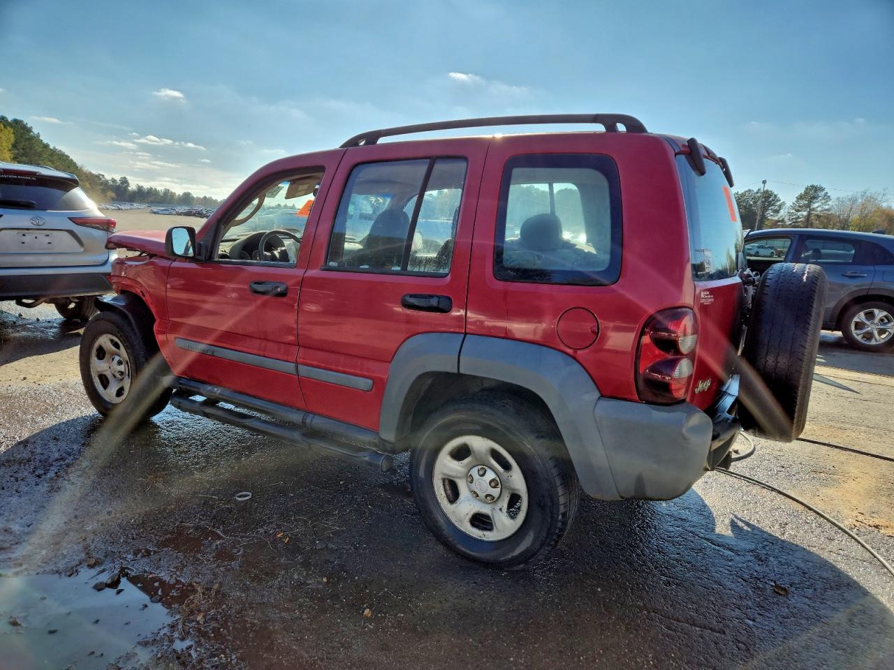 2005 Jeep Liberty Sport Red vin: 1J4GK48K65W506310