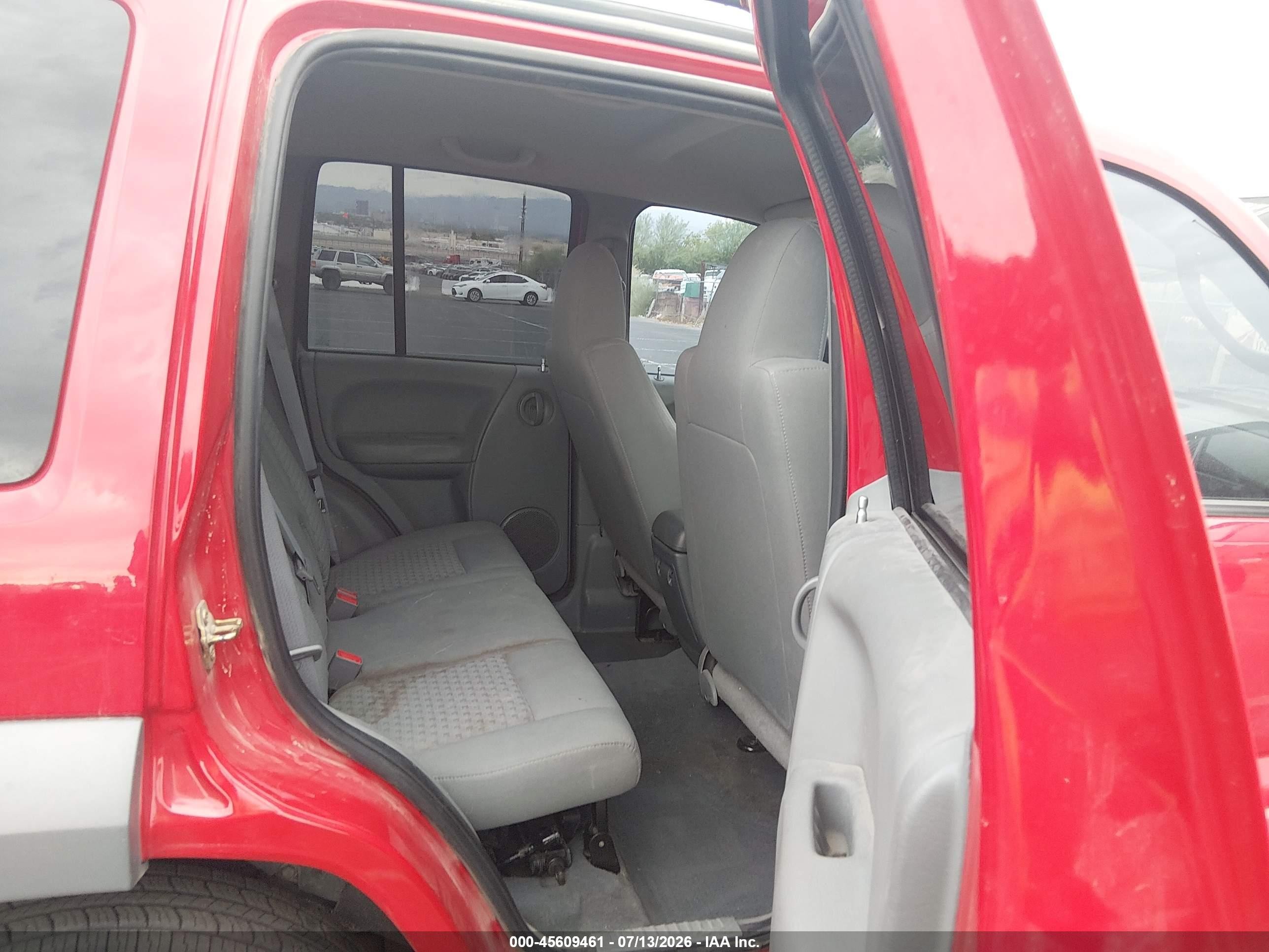 2005 Jeep Liberty Sport Red vin: 1J4GK48K75W625399