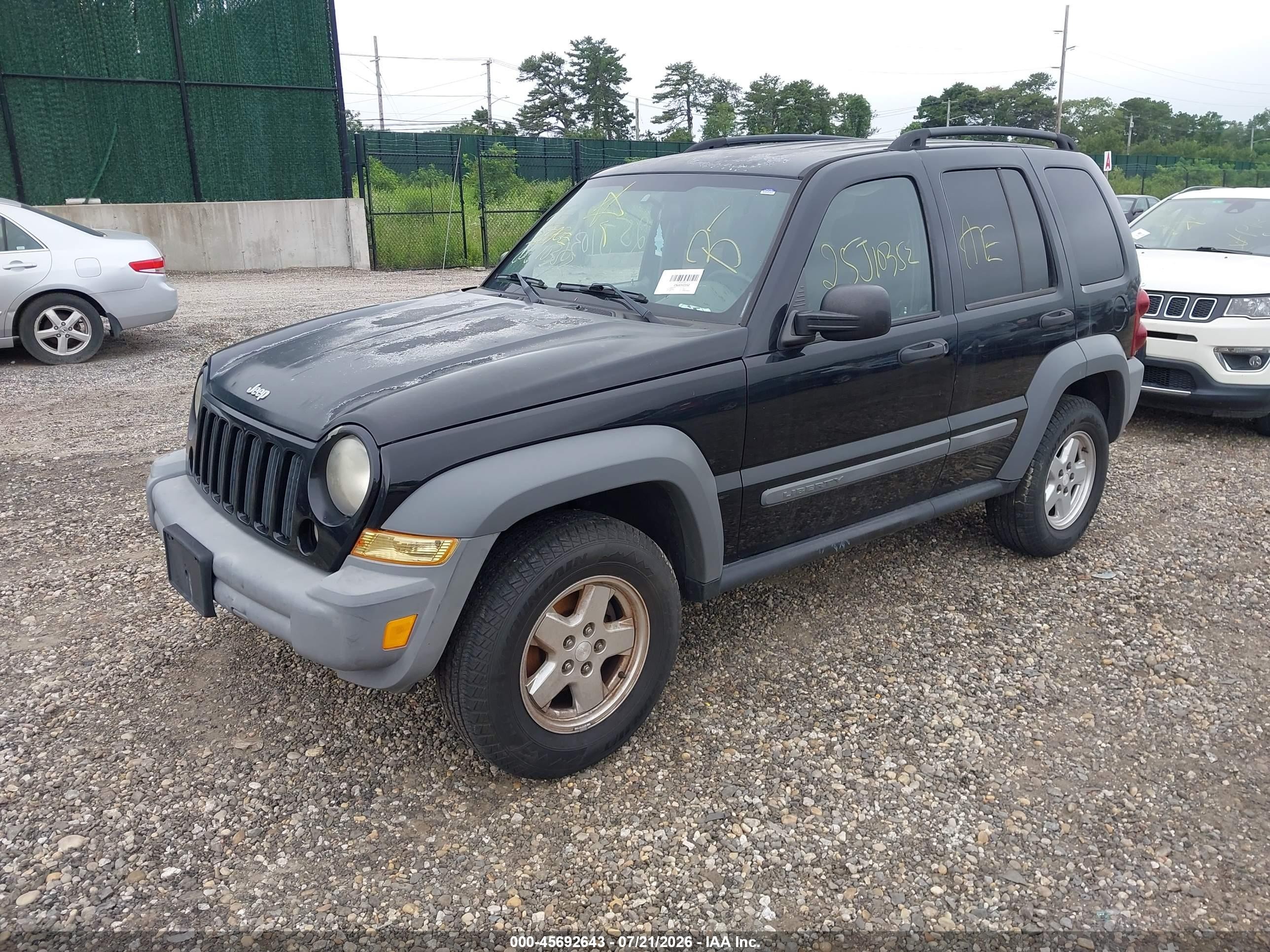 2005 Jeep Liberty Sport Черный vin: 1J4GK48K75W690723