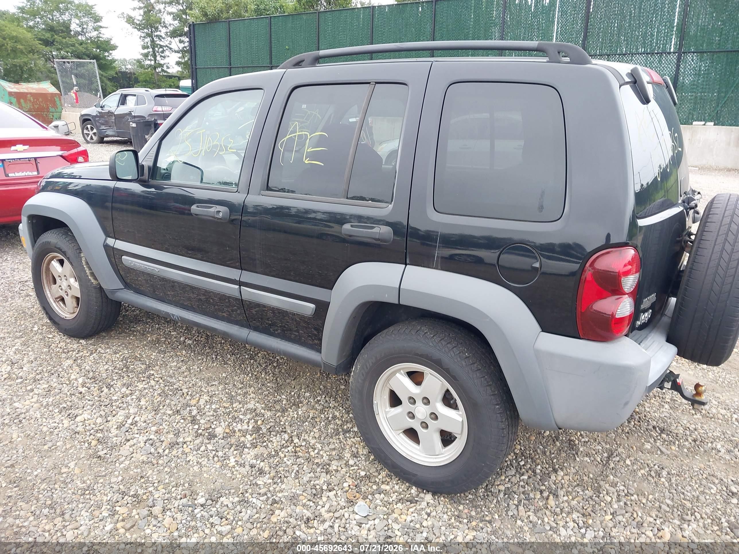 2005 Jeep Liberty Sport Черный vin: 1J4GK48K75W690723