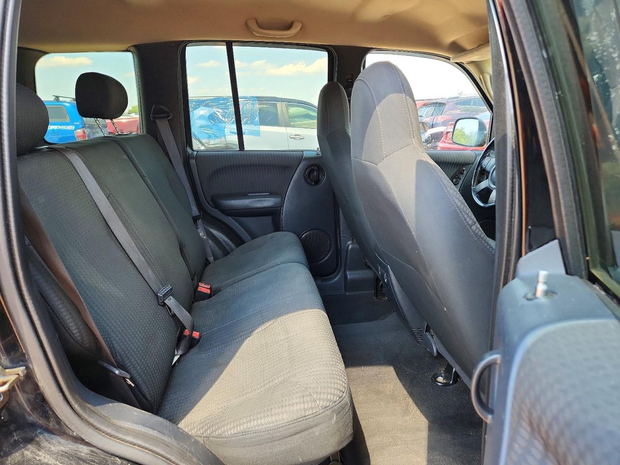 2002 Jeep Liberty Sport Black vin: 1J4GK48K82W368491