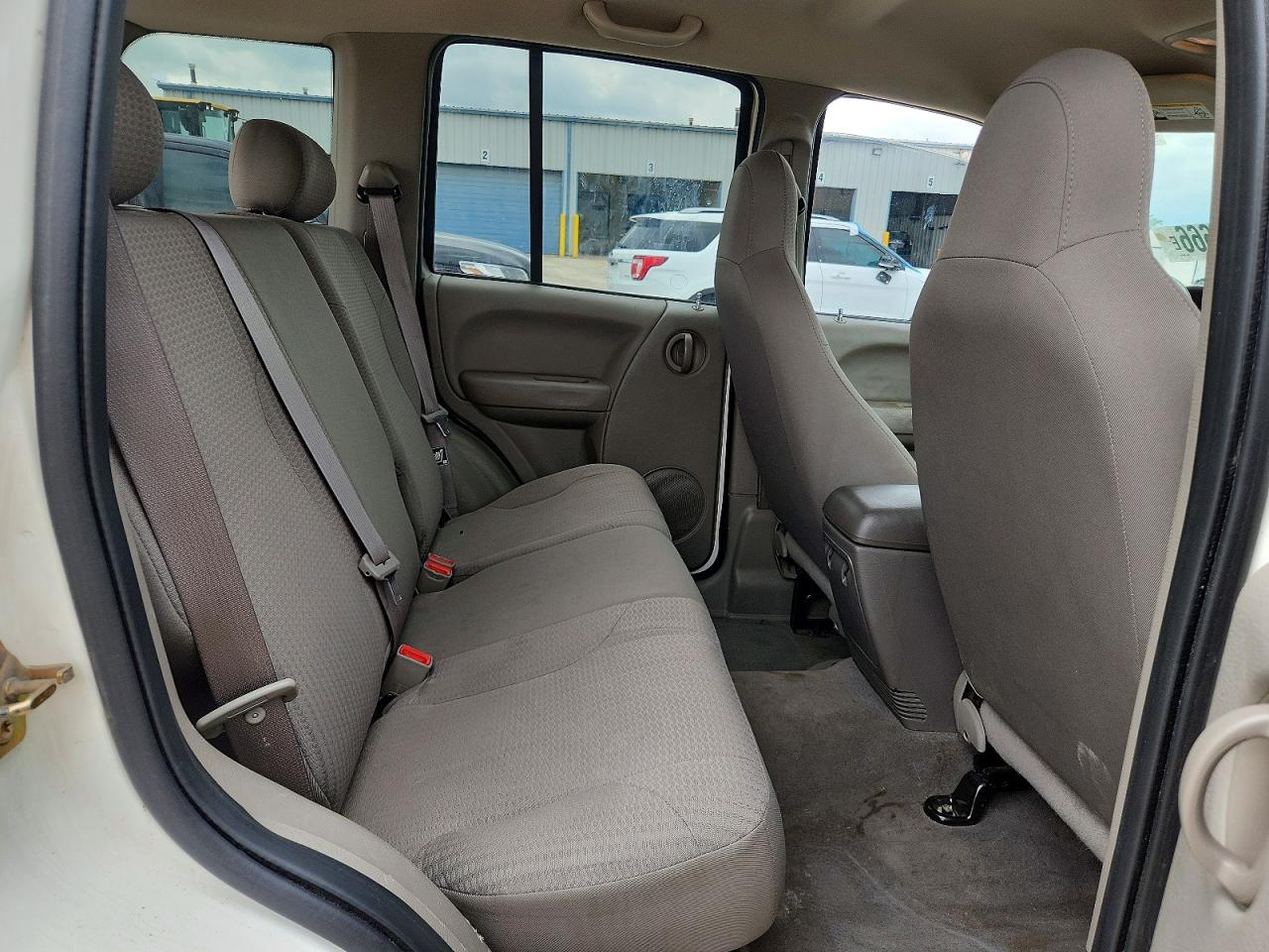 2004 Jeep Liberty Sport White vin: 1J4GK48K84W269169