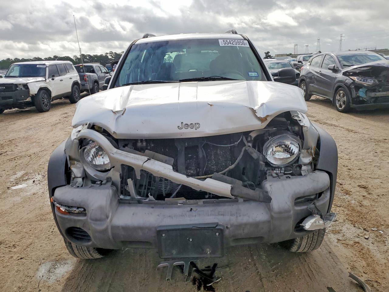 2004 Jeep Liberty Sport Silver vin: 1J4GK48K84W285758
