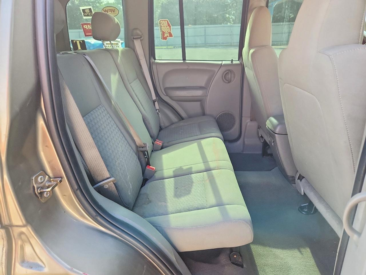 2006 Jeep Liberty Sport Gray vin: 1J4GK48K86W108503