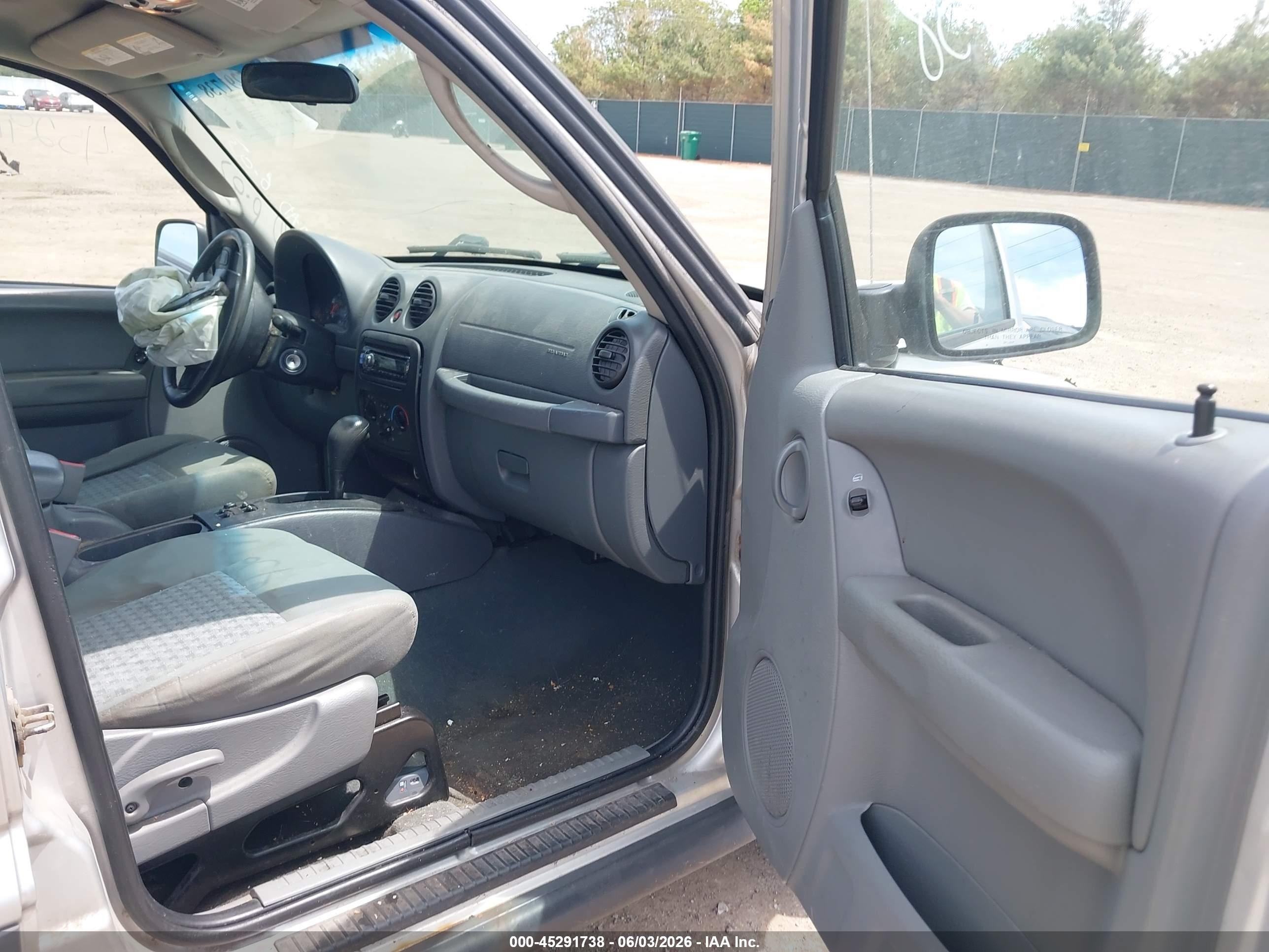 2007 Jeep Liberty Sport Silver vin: 1J4GK48K87W680849