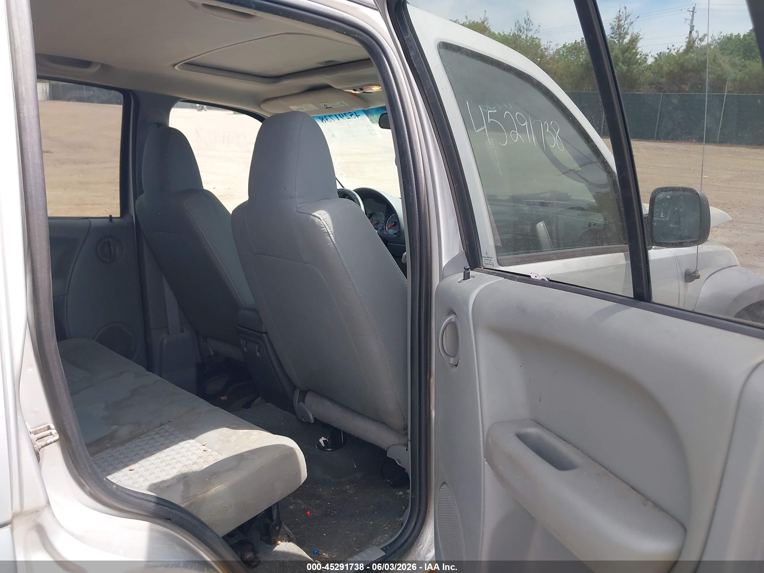 2007 Jeep Liberty Sport Silver vin: 1J4GK48K87W680849