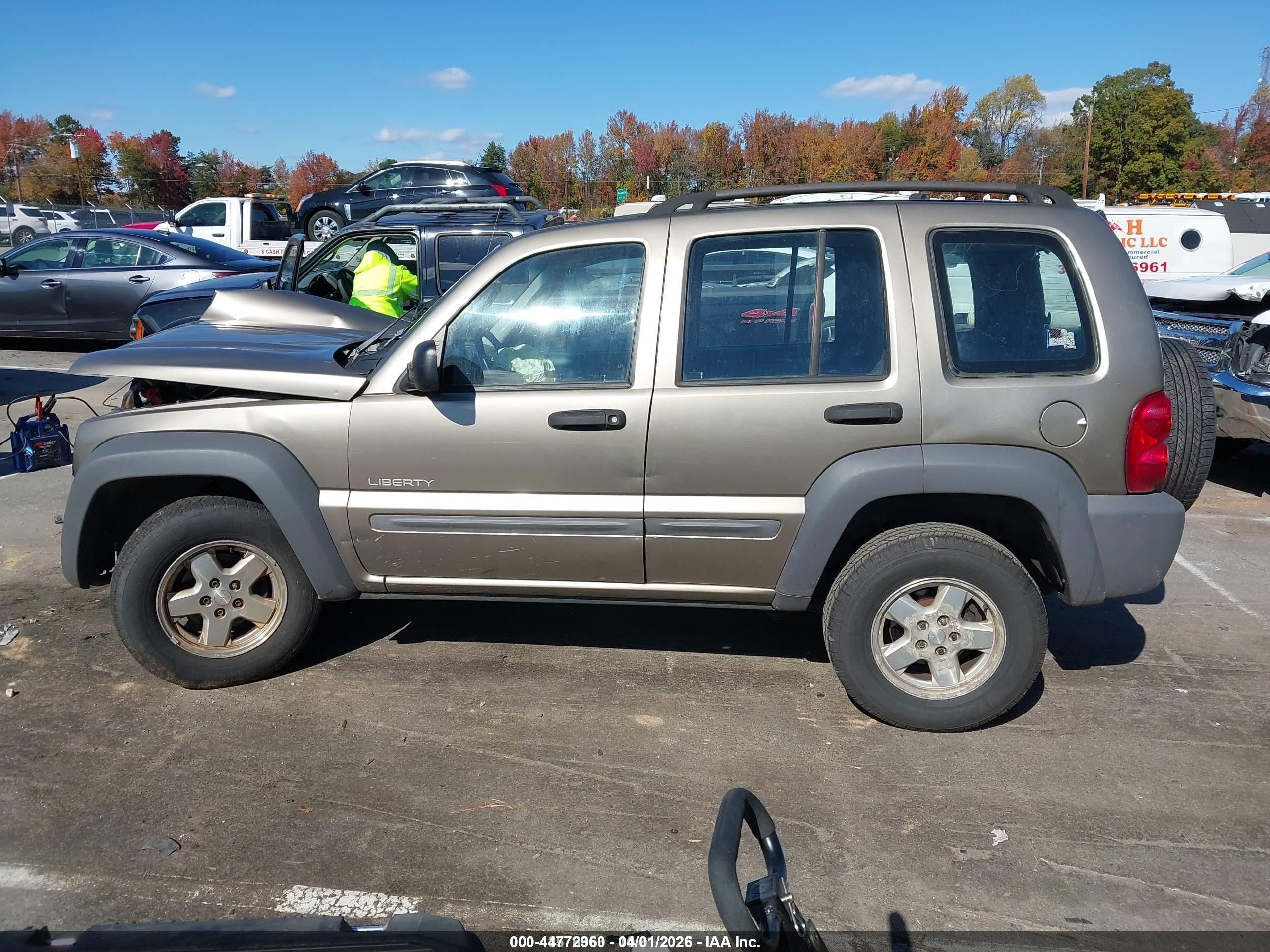2004 Jeep Liberty Sport Tan vin: 1J4GK48K94W162423