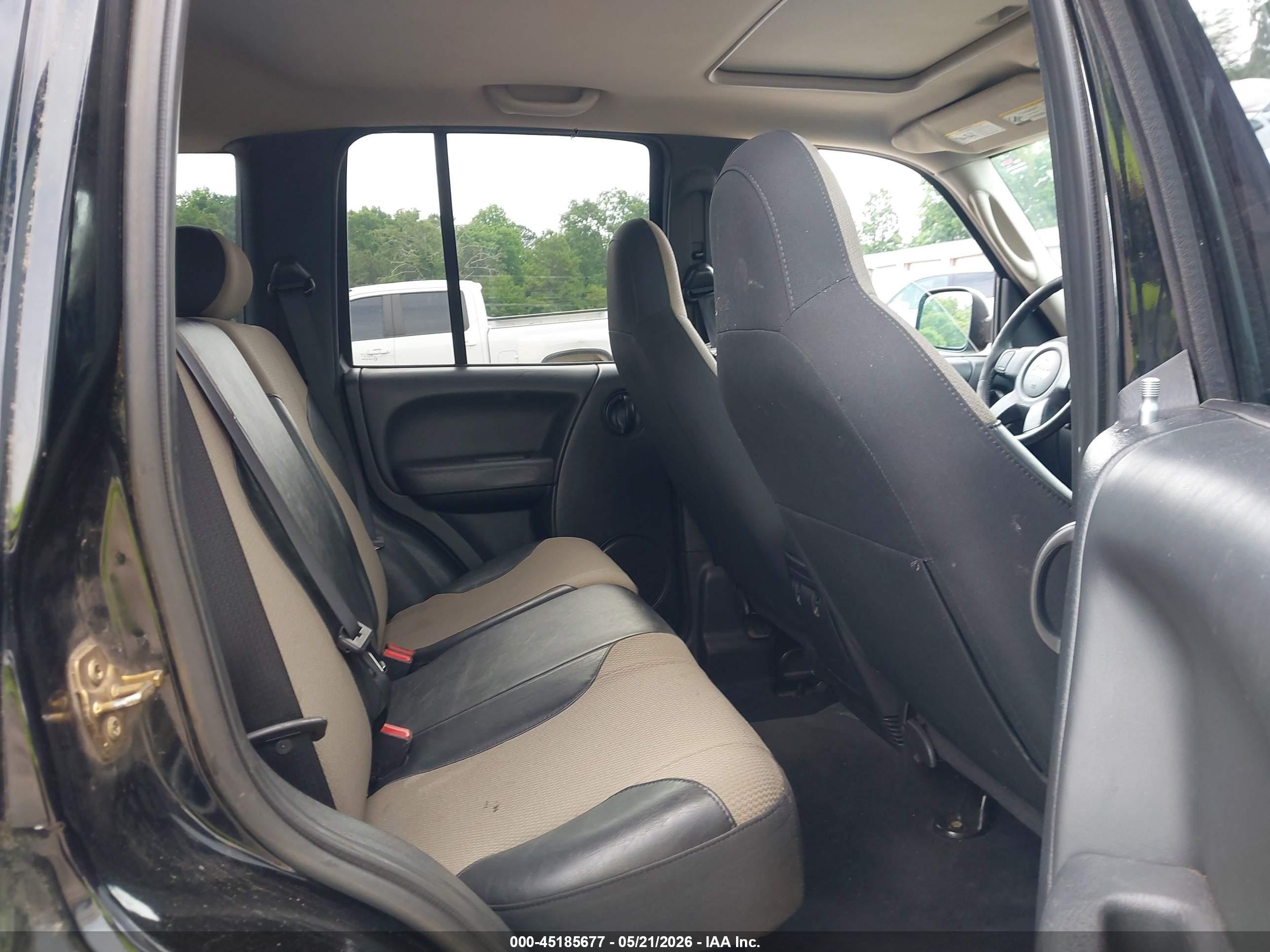 2004 Jeep Liberty Sport Black vin: 1J4GK48K94W301692