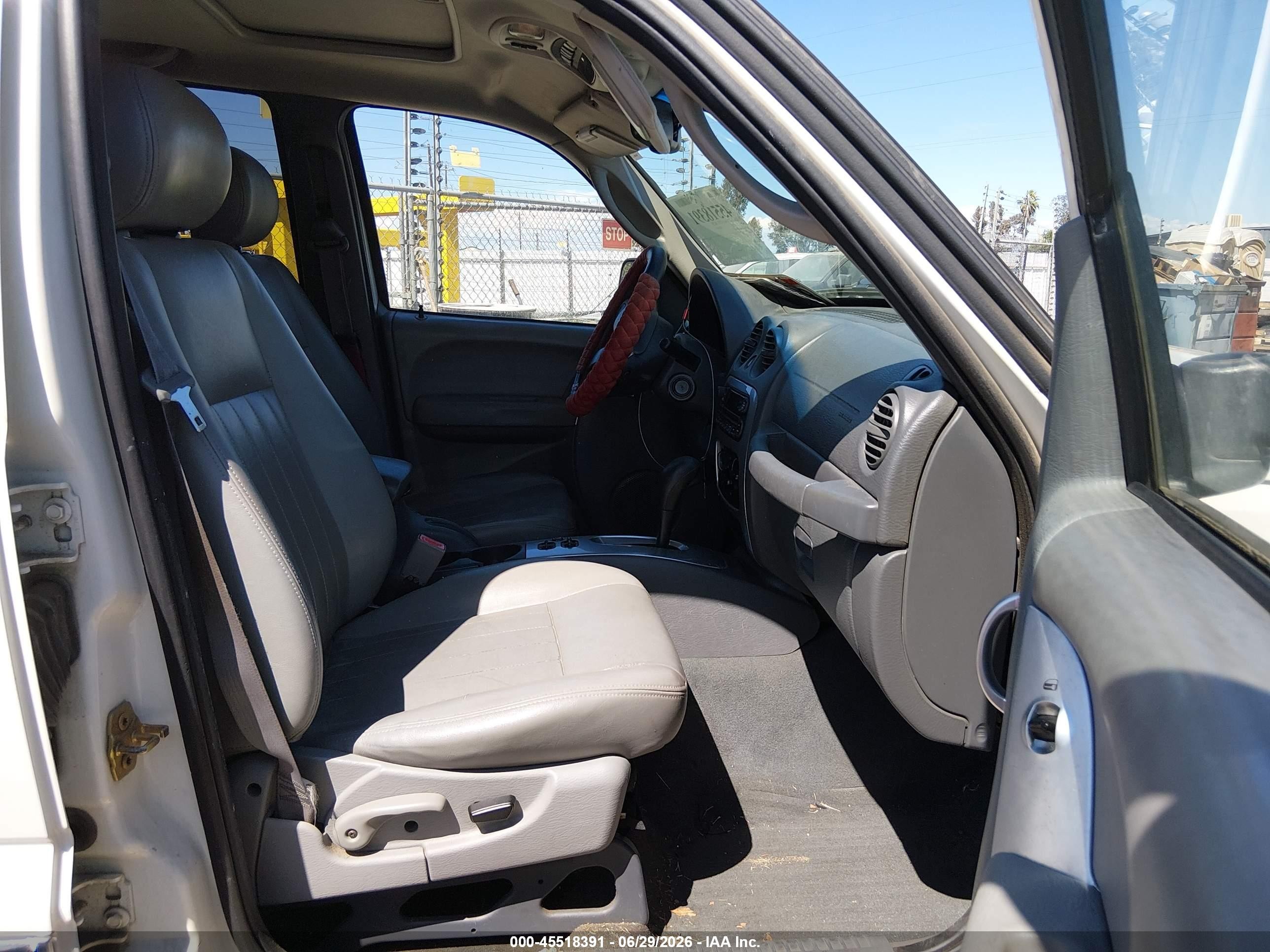 2007 Jeep Liberty Limited Edition White vin: 1J4GK58K97W576201