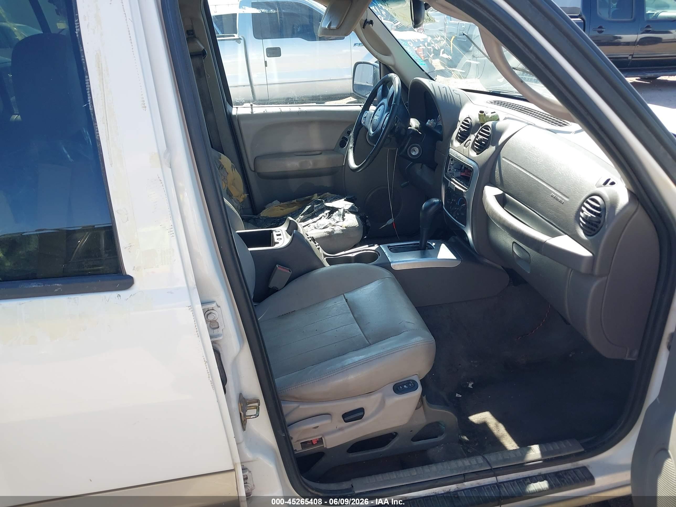 2004 Jeep Liberty Limited Edition Белый vin: 1J4GK58KX4W111602