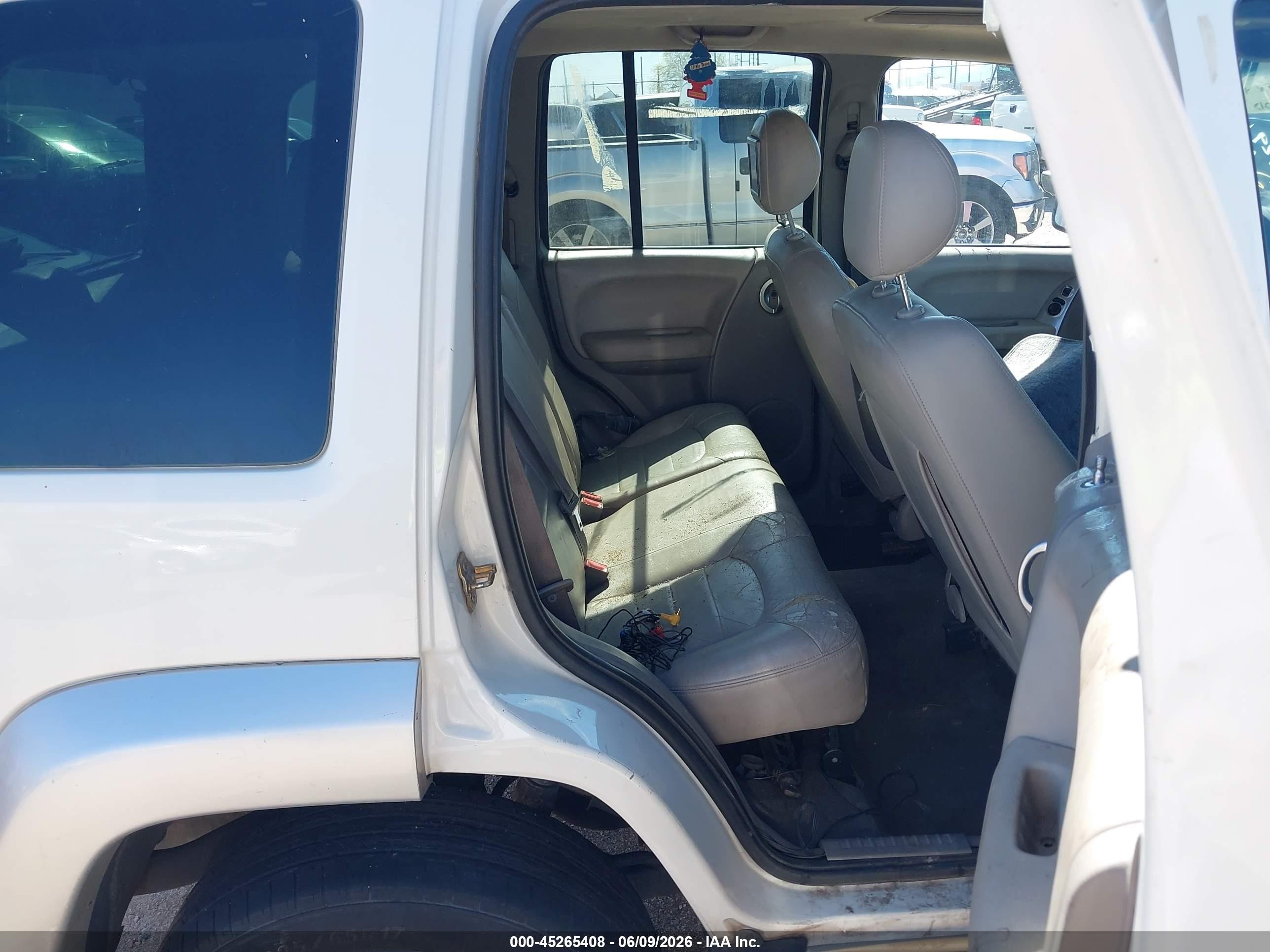 2004 Jeep Liberty Limited Edition Белый vin: 1J4GK58KX4W111602