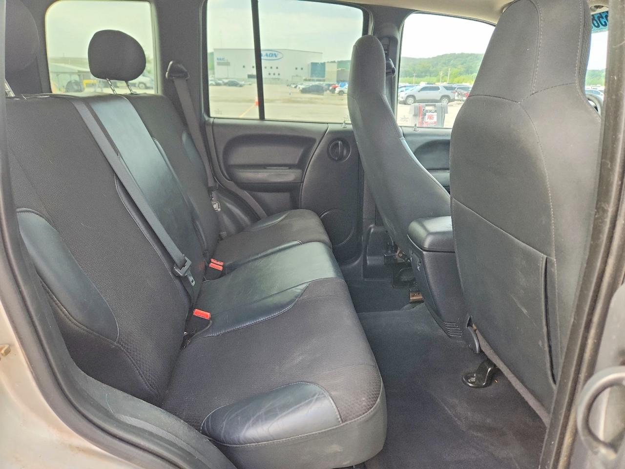 2004 Jeep Liberty Renegade Silver vin: 1J4GL38K04W190540