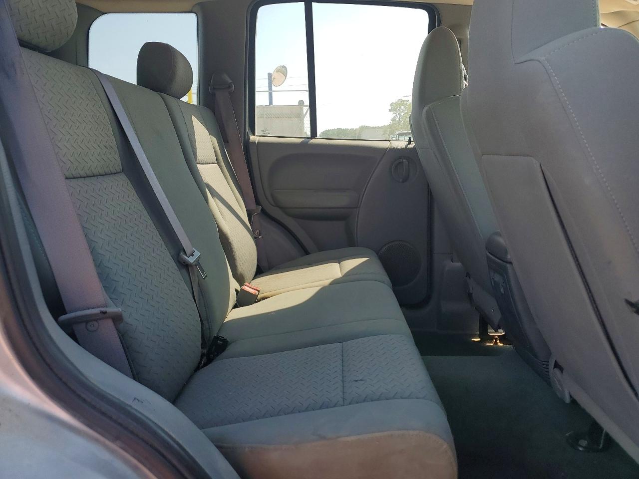 2006 Jeep Liberty Renegade Silver vin: 1J4GL38K16W219322