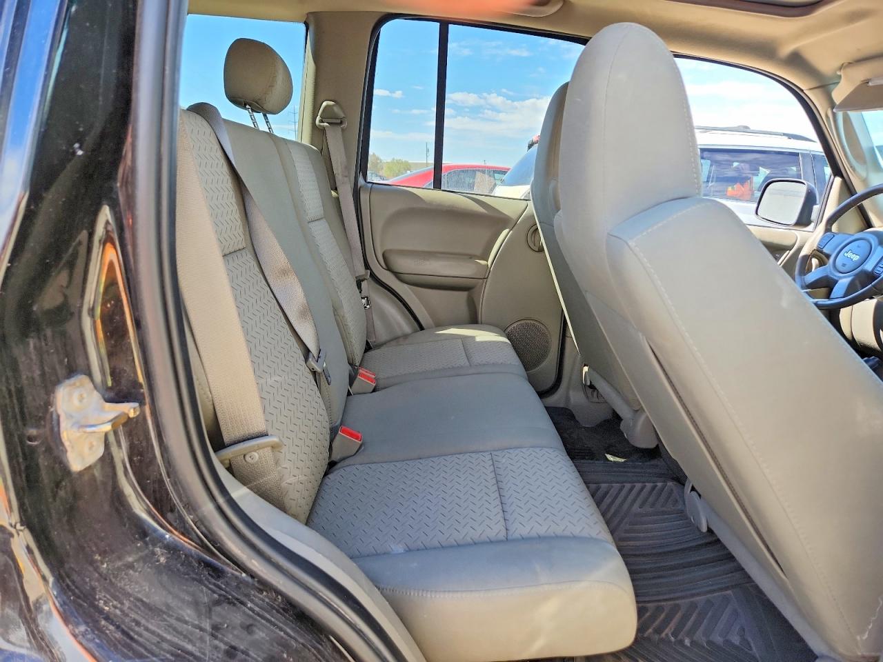 2005 Jeep Liberty Renegade Black vin: 1J4GL38K65W704473