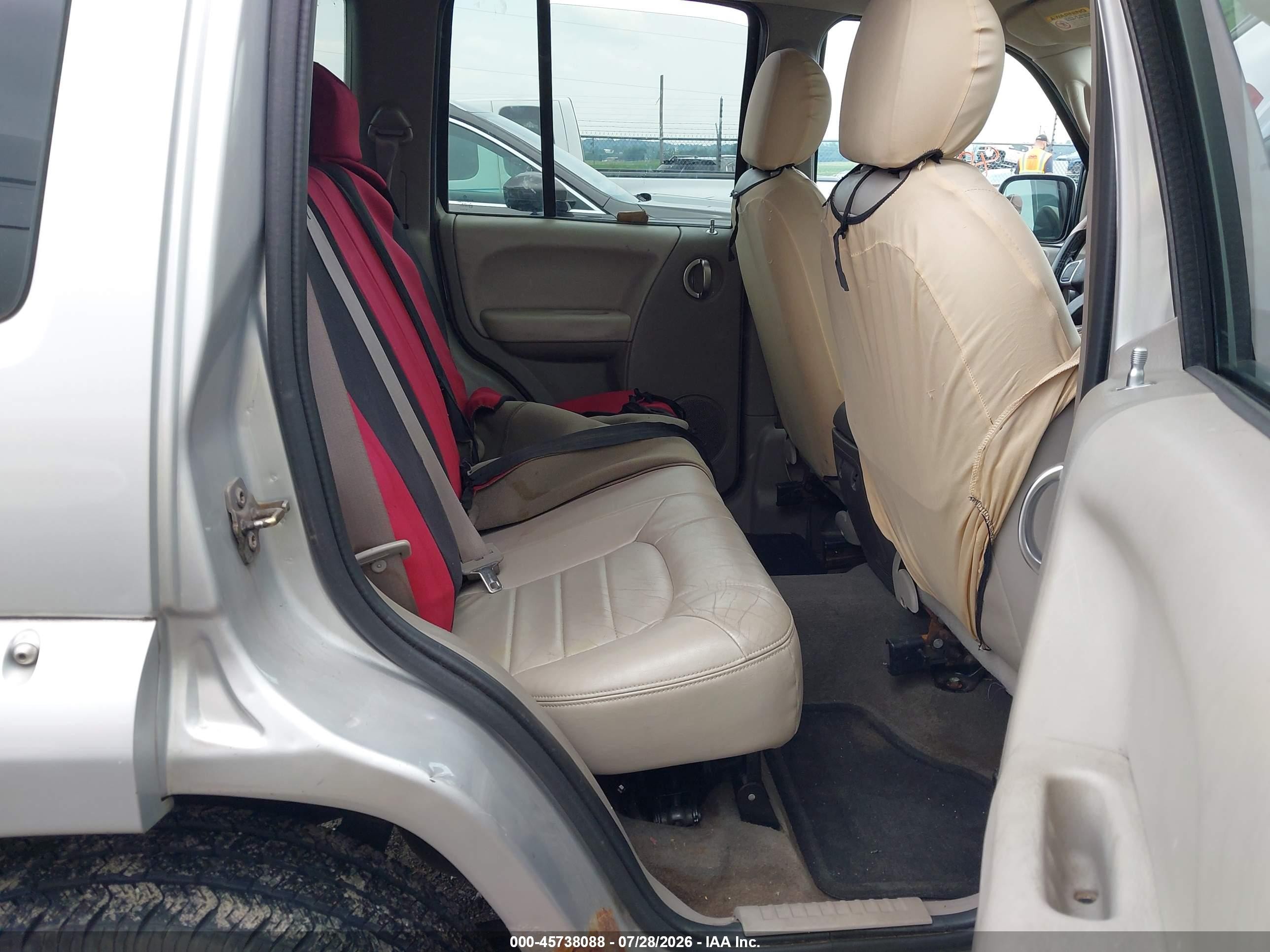 2003 Jeep Liberty Renegade Silver vin: 1J4GL38K93W569583