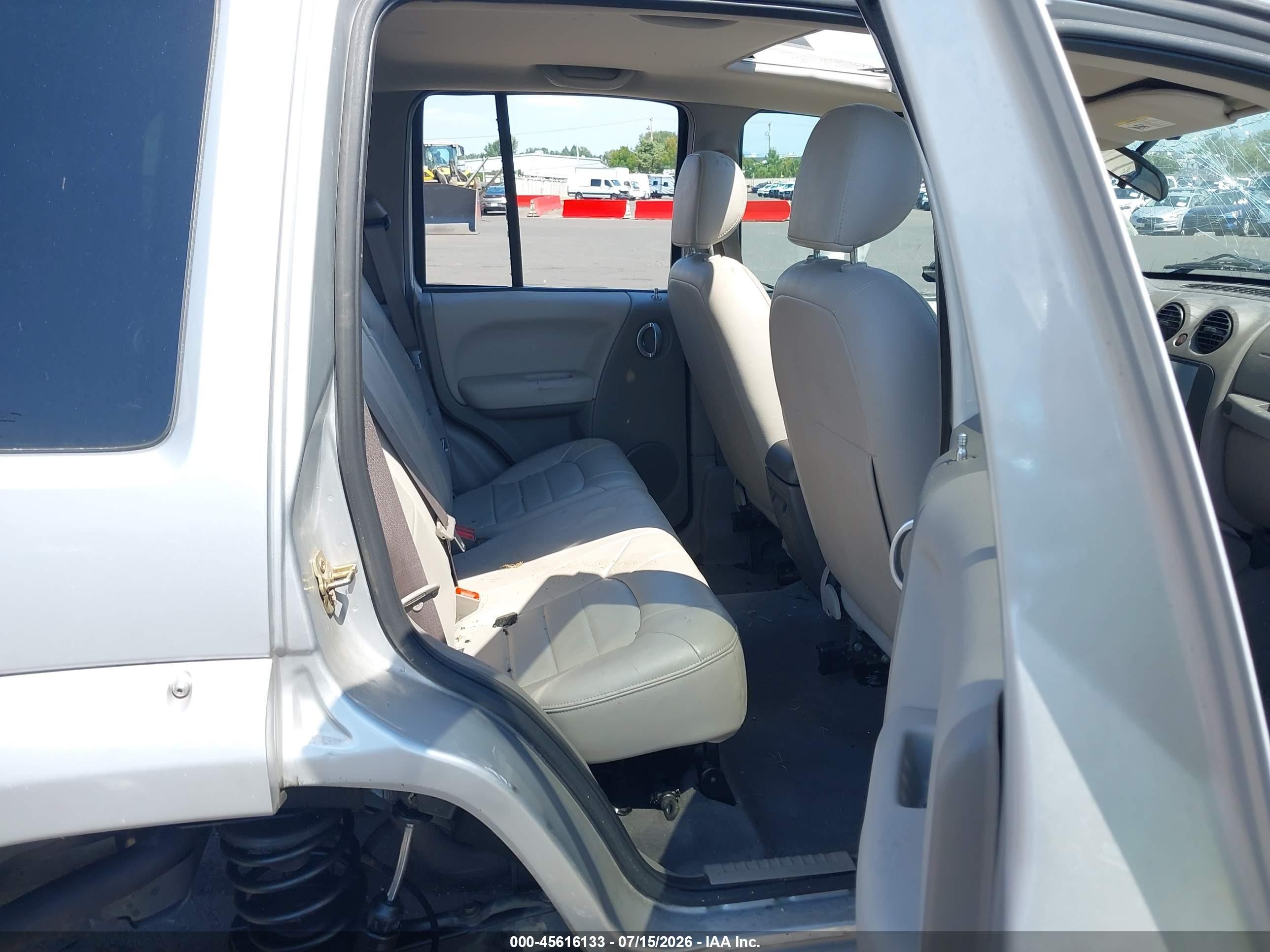 2004 Jeep Liberty Renegade Silver vin: 1J4GL38KX4W249853