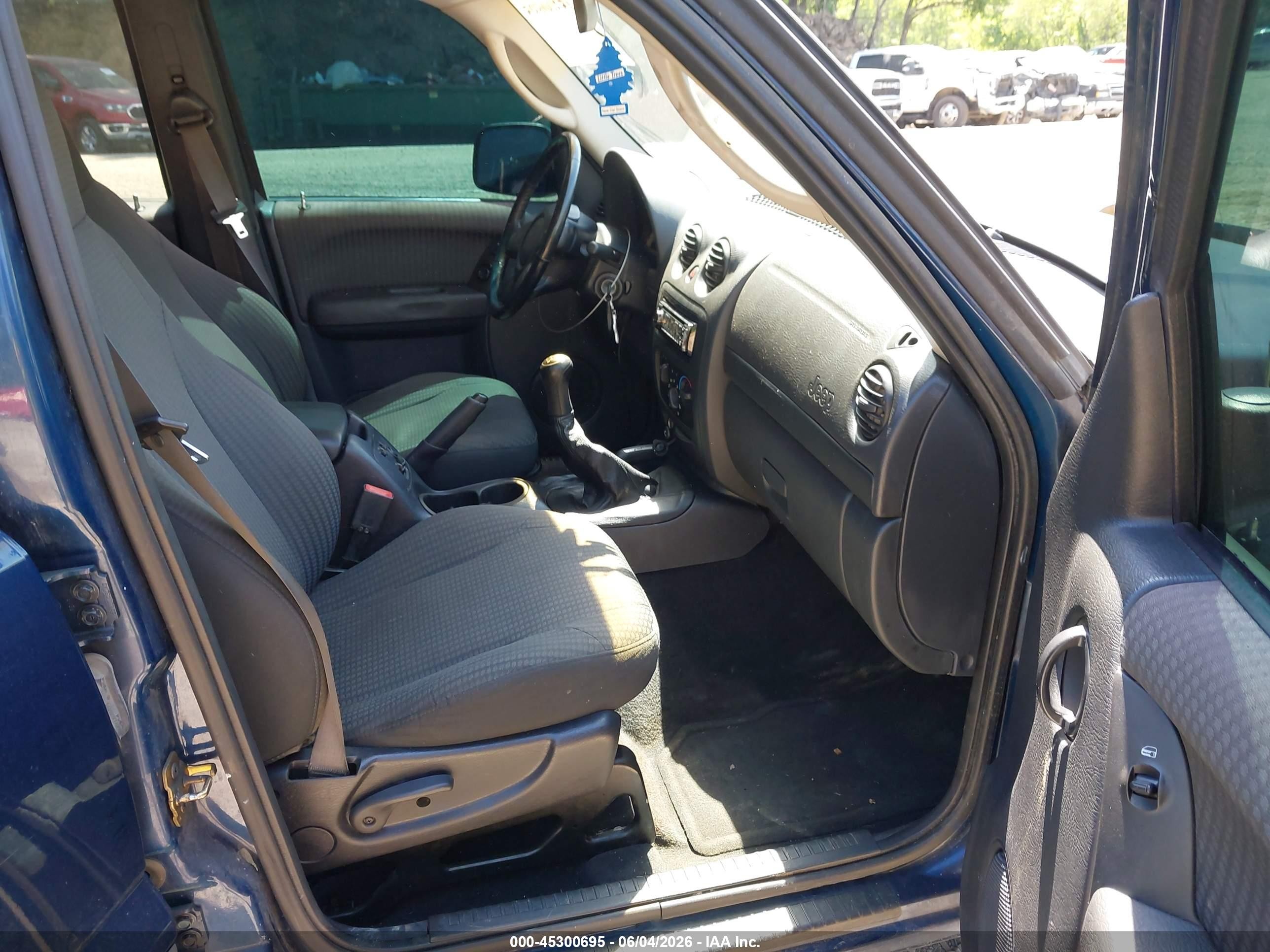 2002 Jeep Liberty Sport Черный vin: 1J4GL48112W333246