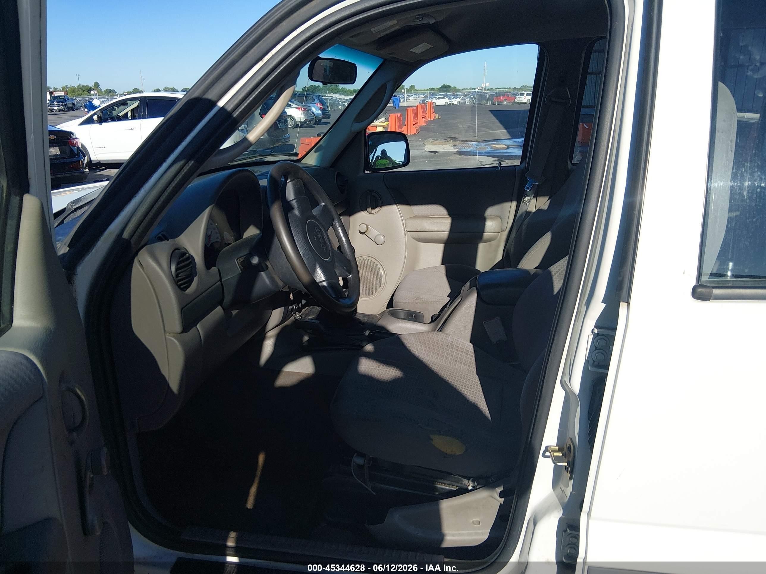 2002 Jeep Liberty Sport White vin: 1J4GL48182W239039