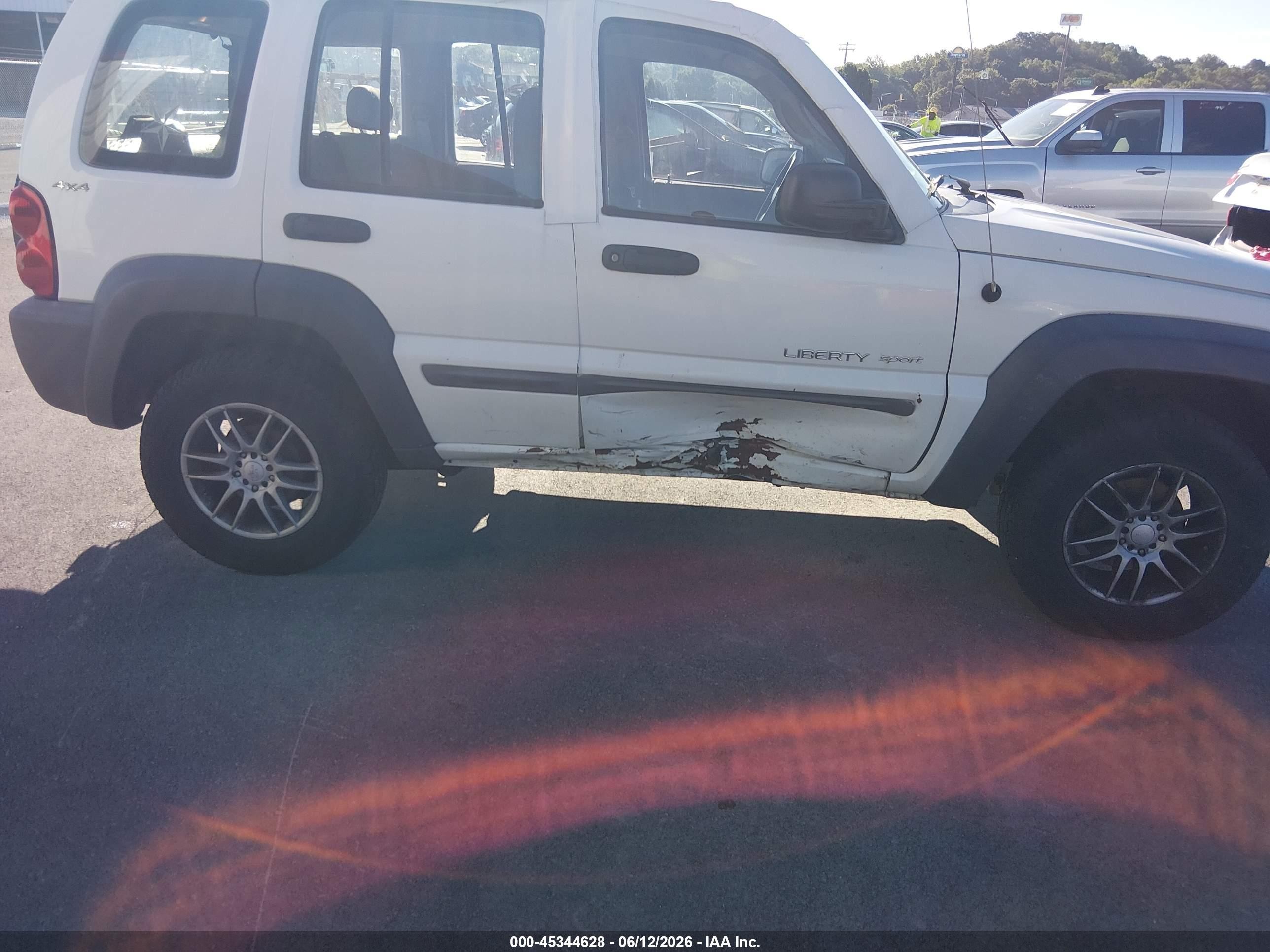 2002 Jeep Liberty Sport White vin: 1J4GL48182W239039
