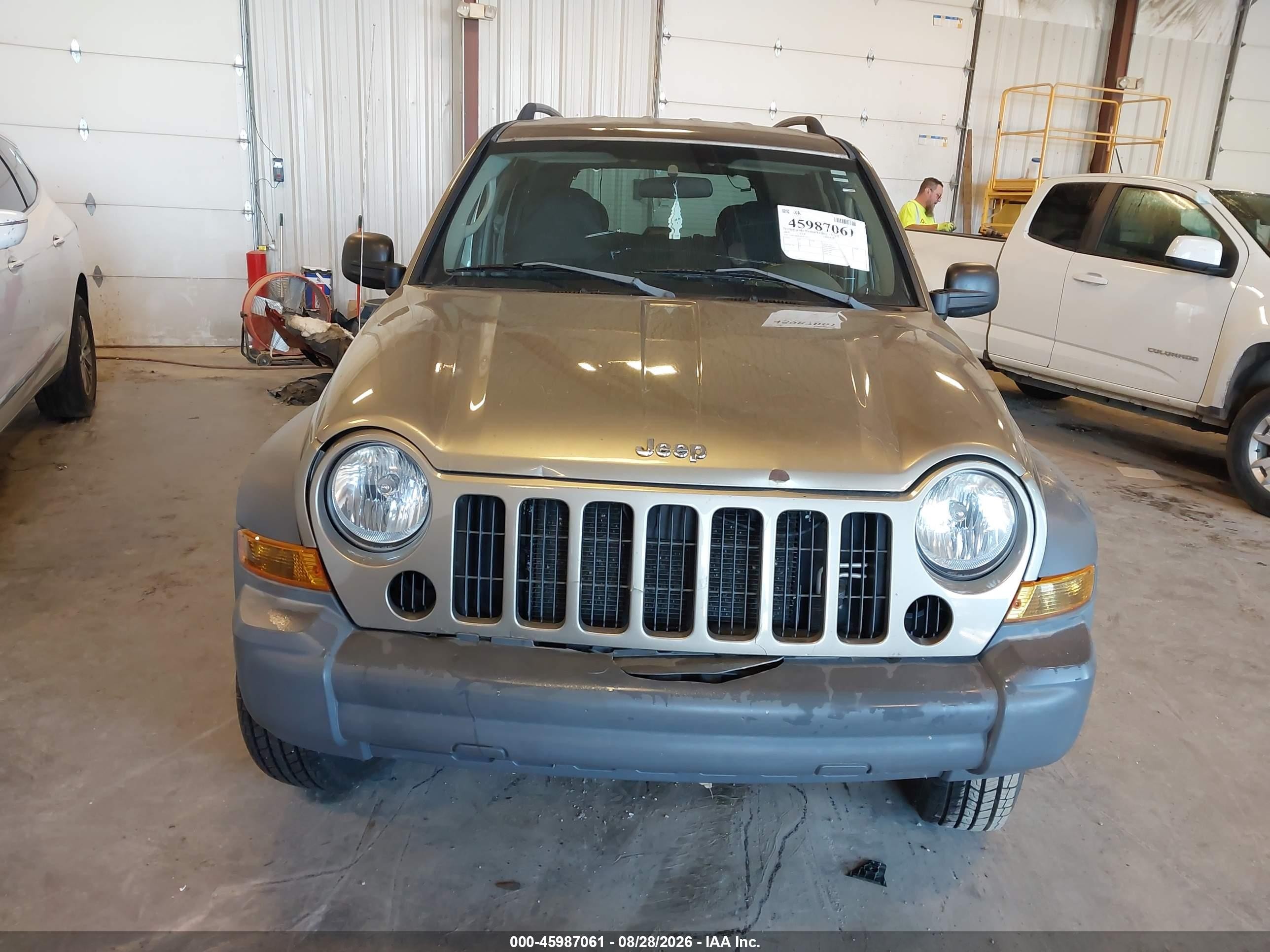 2005 Jeep Liberty Sport Tan vin: 1J4GL48185W587752