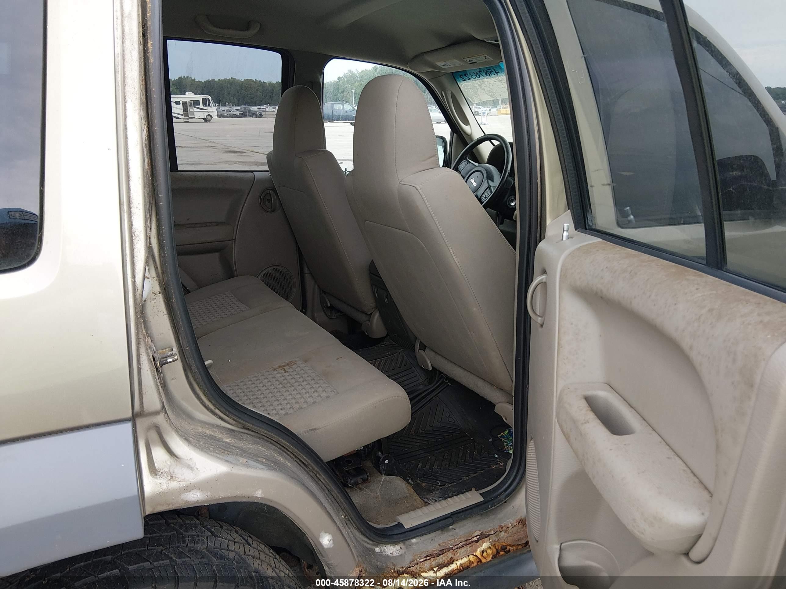 2005 Jeep Liberty Sport Желто-коричневый vin: 1J4GL48565W655758
