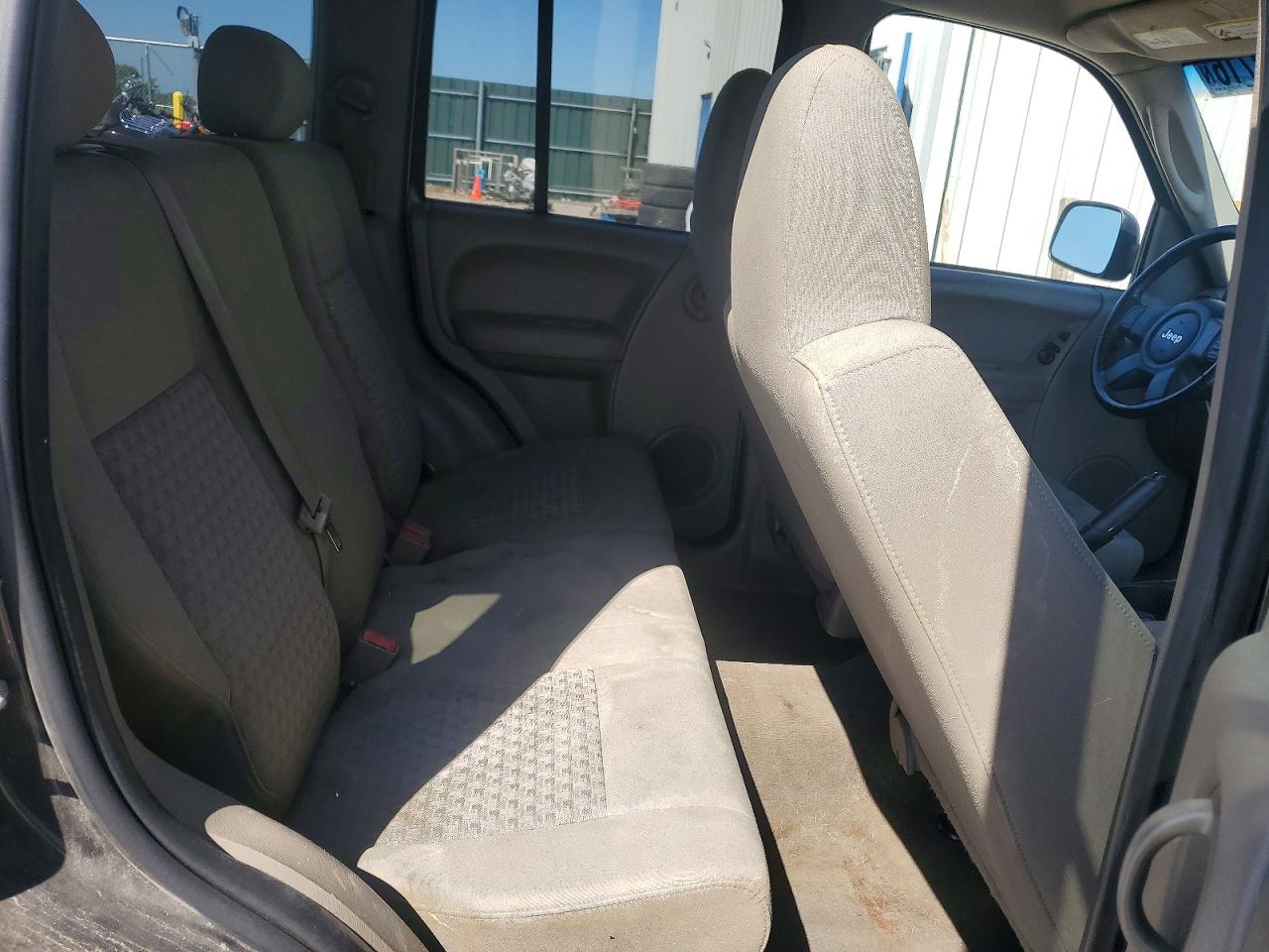 2005 Jeep Liberty Sport Угольный vin: 1J4GL485X5W635772