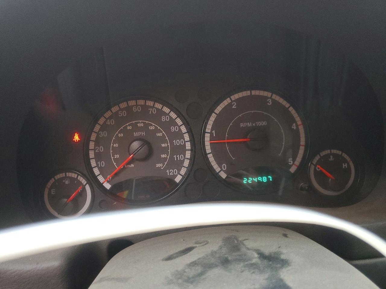 2005 Jeep Liberty Sport Red vin: 1J4GL485X5W680761