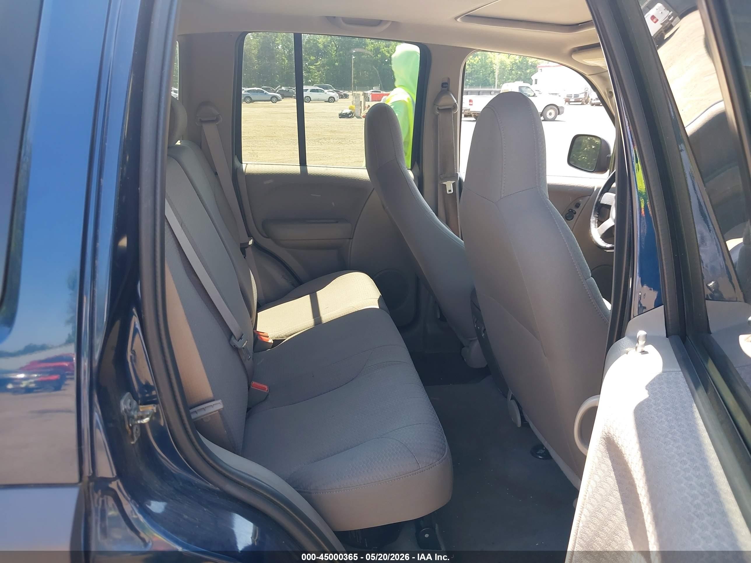 2002 Jeep Liberty Sport Blue vin: 1J4GL48K02W244065