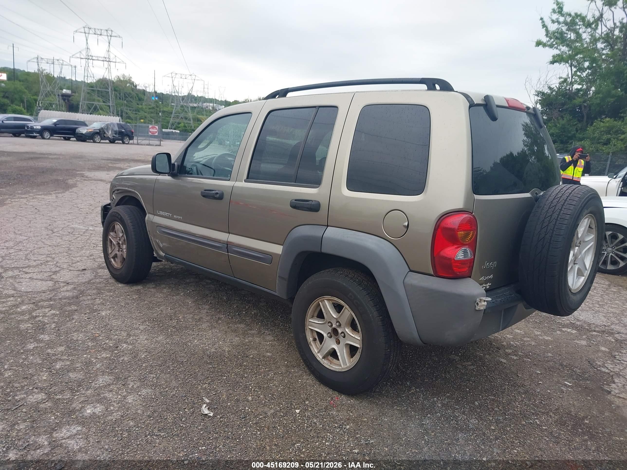 2003 Jeep Liberty Sport Tan vin: 1J4GL48K03W671375