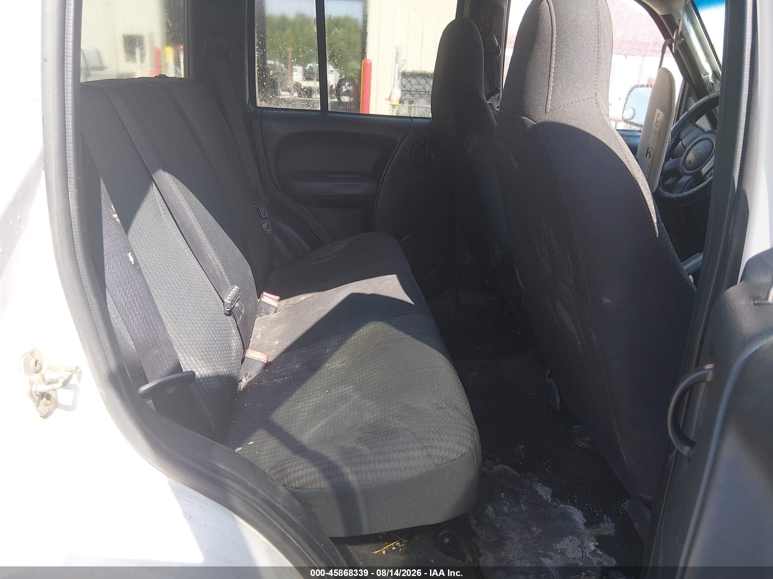 2004 Jeep Liberty Sport White vin: 1J4GL48K04W108800