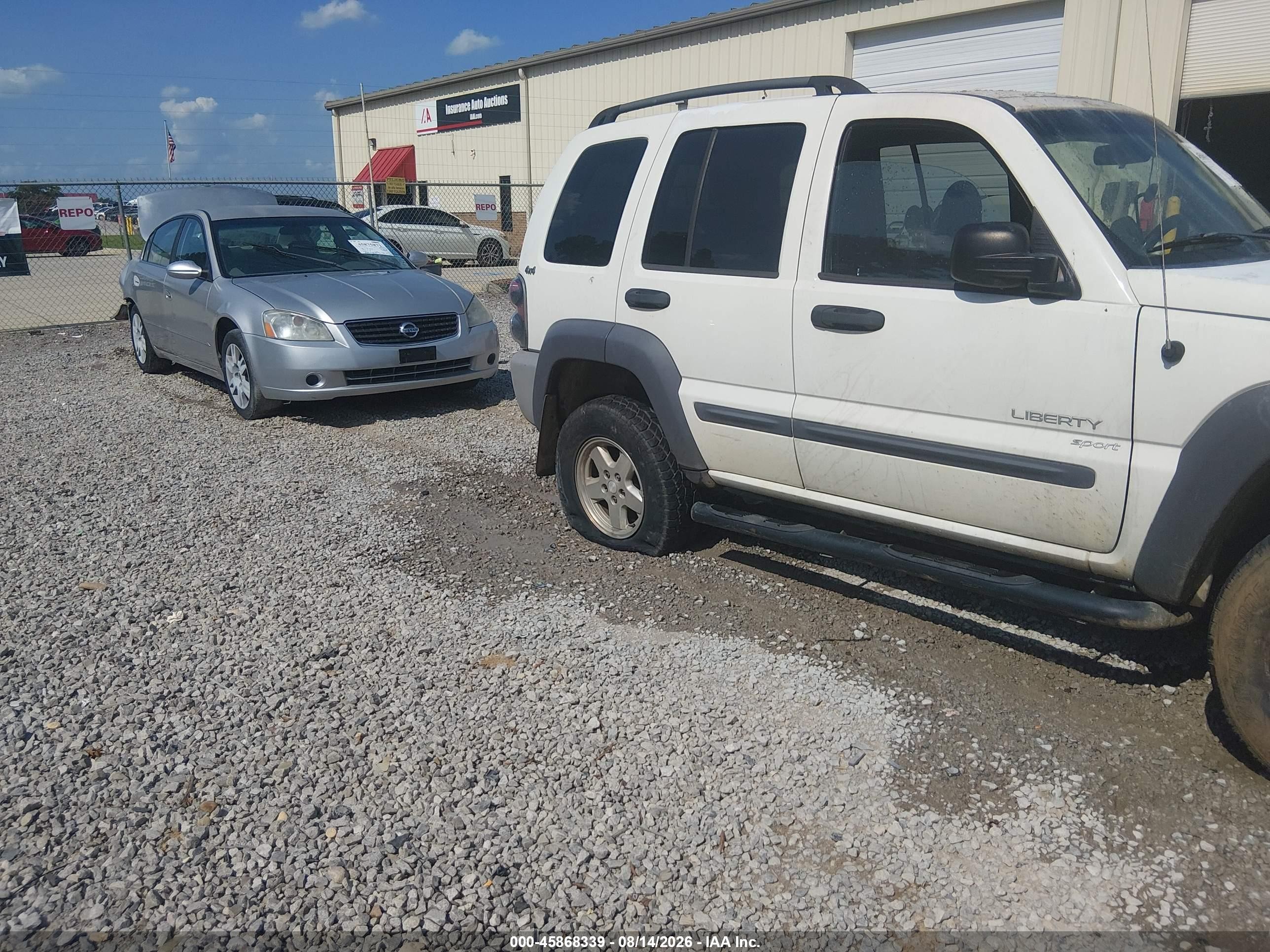 2004 Jeep Liberty Sport White vin: 1J4GL48K04W108800